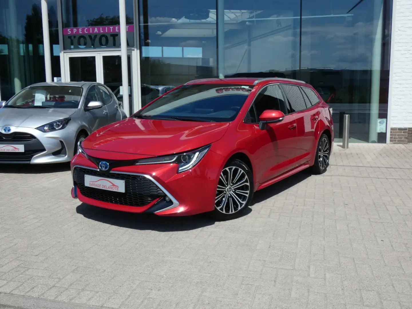Toyota Corolla 1.8 Hybrid*PREMIUM* Sportzetels Elektrische koffer Rouge - 2