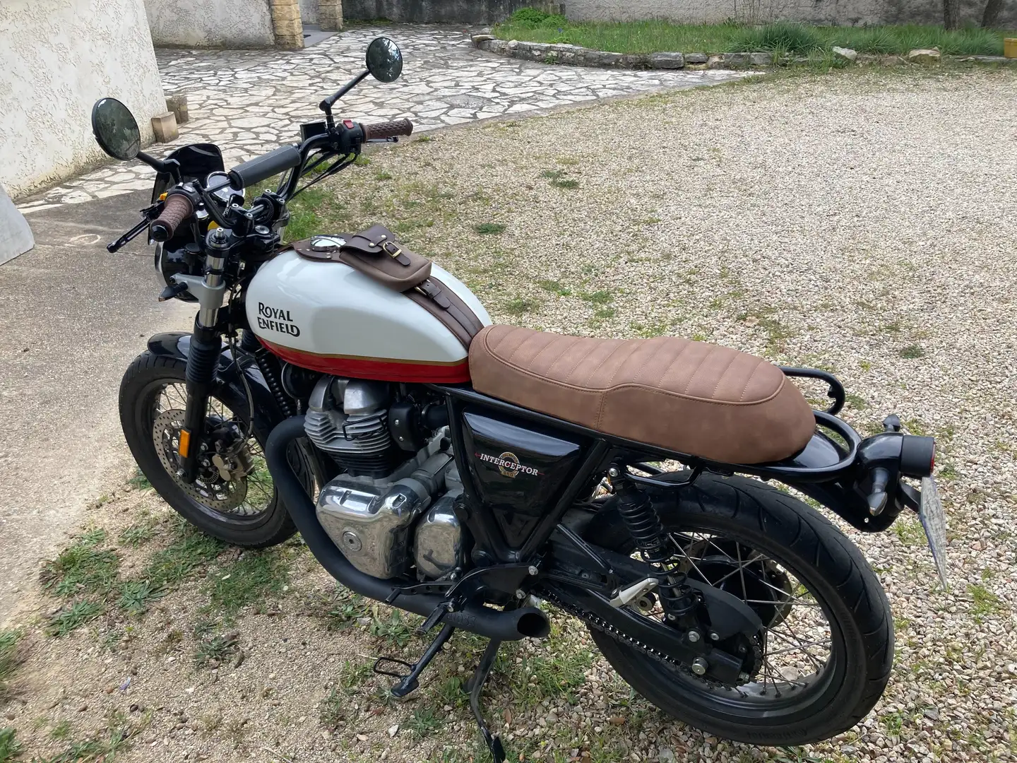 Royal Enfield Interceptor White - 2