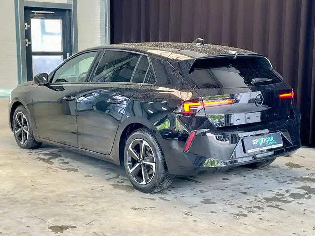 Opel Astra view 3