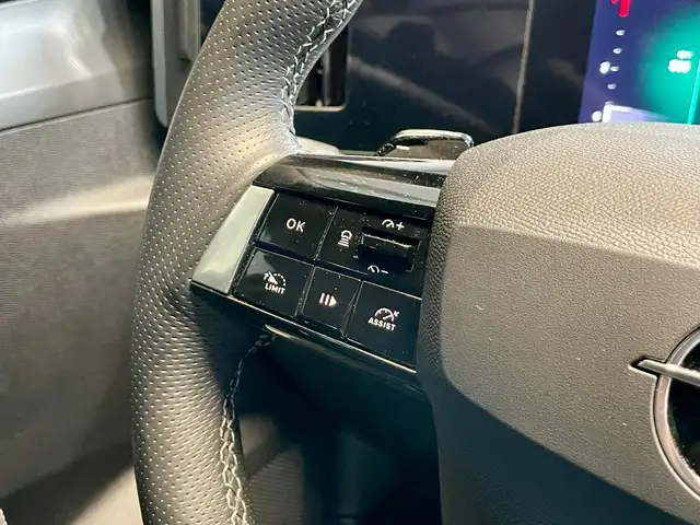 Opel Astra view 12