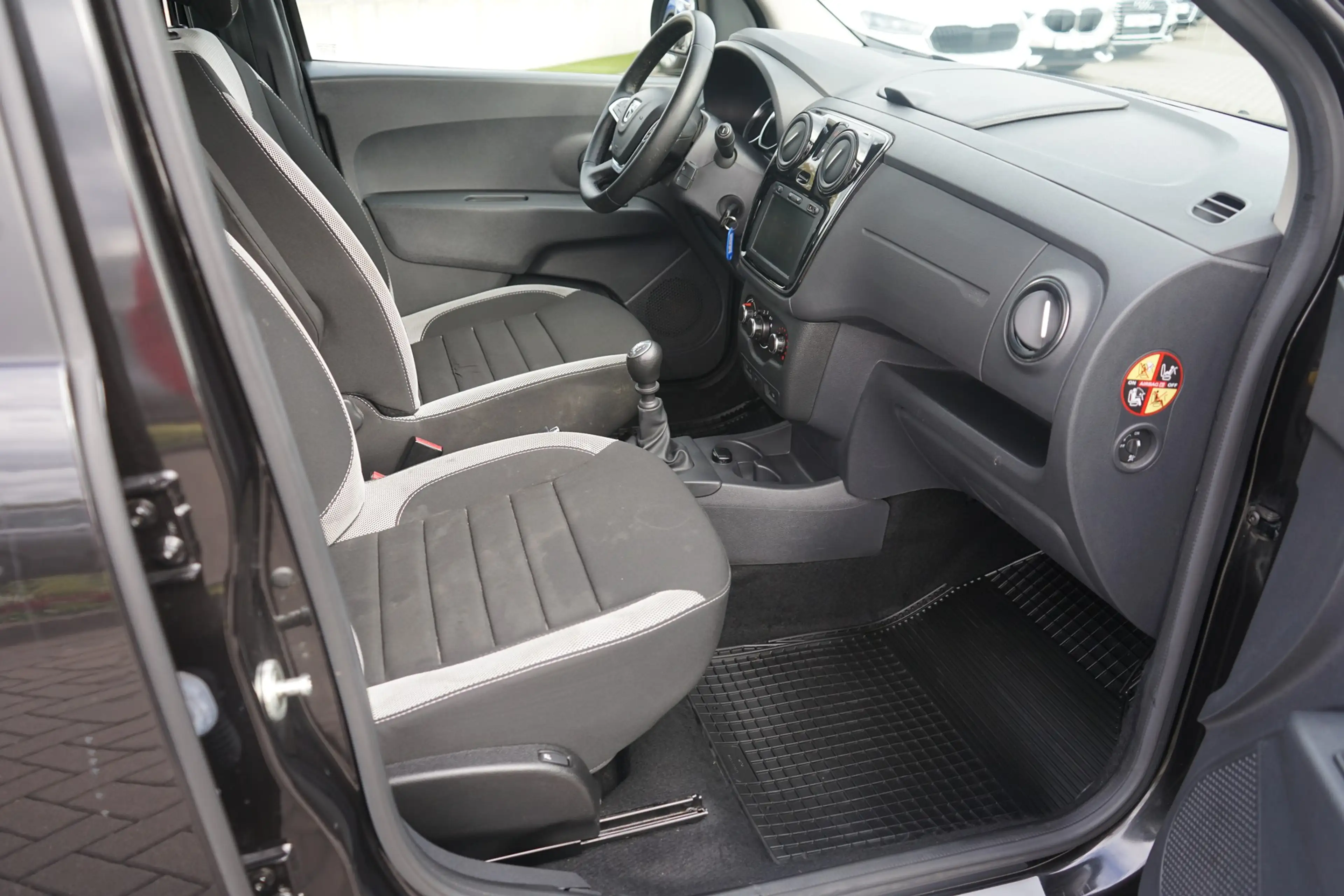 Dacia Lodgy 1.3 TCE Navi Tempomat Sitzheizung Kamera — photo 10
