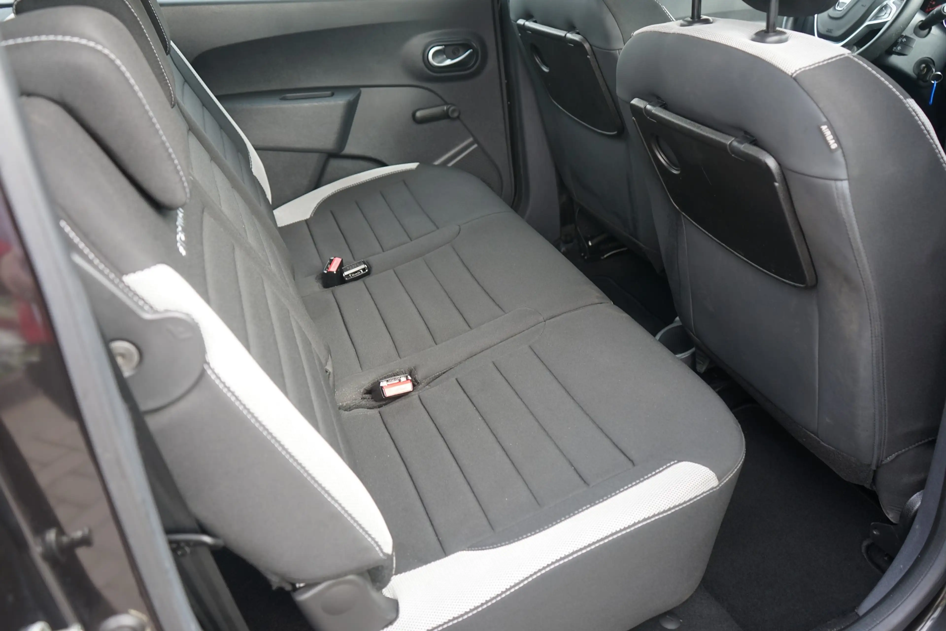 Dacia Lodgy 1.3 TCE Navi Tempomat Sitzheizung Kamera — photo 11