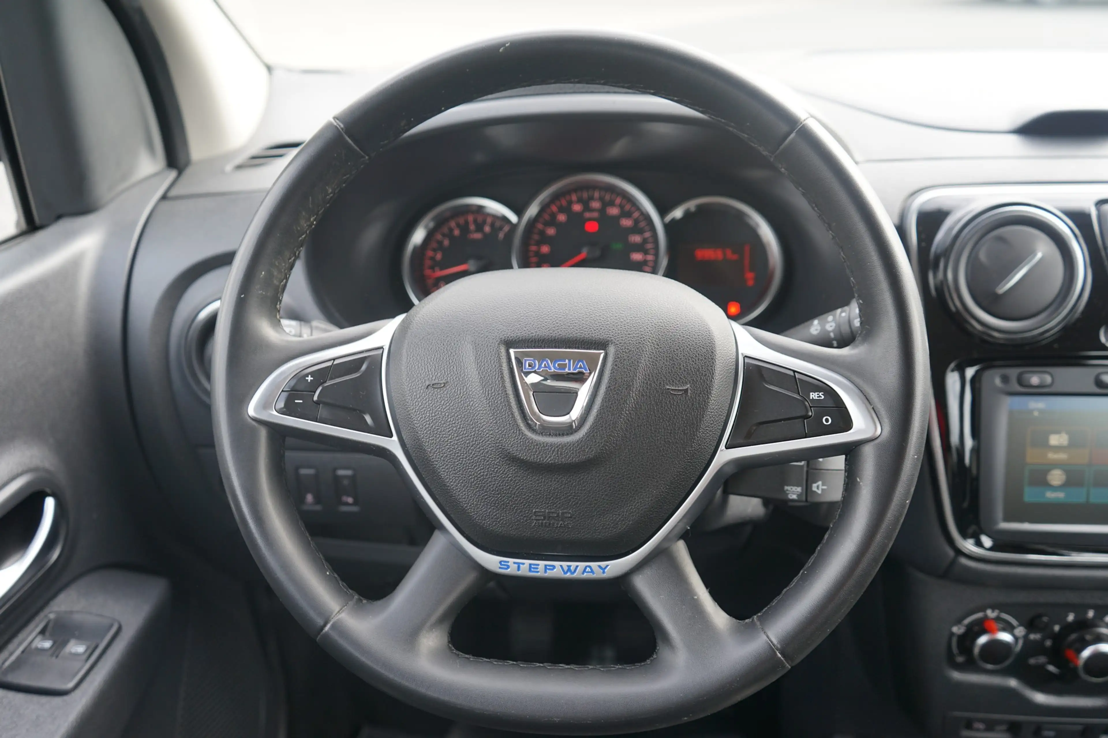 Dacia Lodgy 1.3 TCE Navi Tempomat Sitzheizung Kamera — photo 13