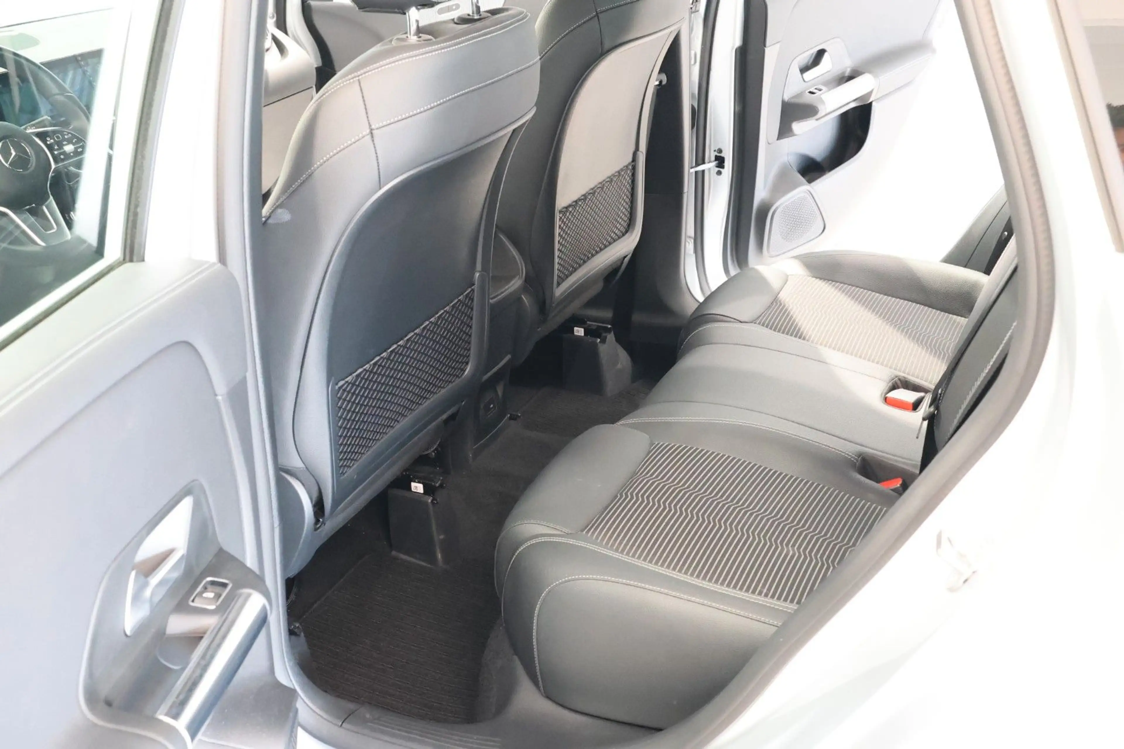 Mercedes-Benz B 220 *Progressive*Komfort*Standhzg* — photo 27