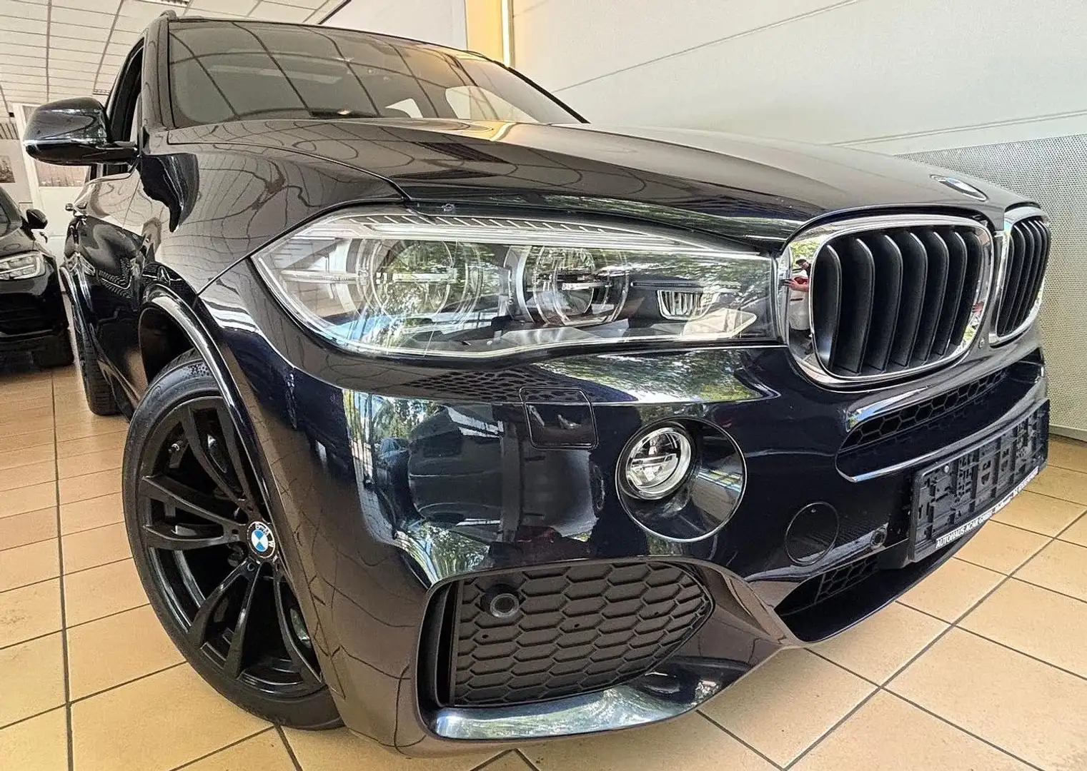 BMW X5 xDrive 40 d LED 360° H&K Key-Go Digital Touch 20-Z Noir - 1