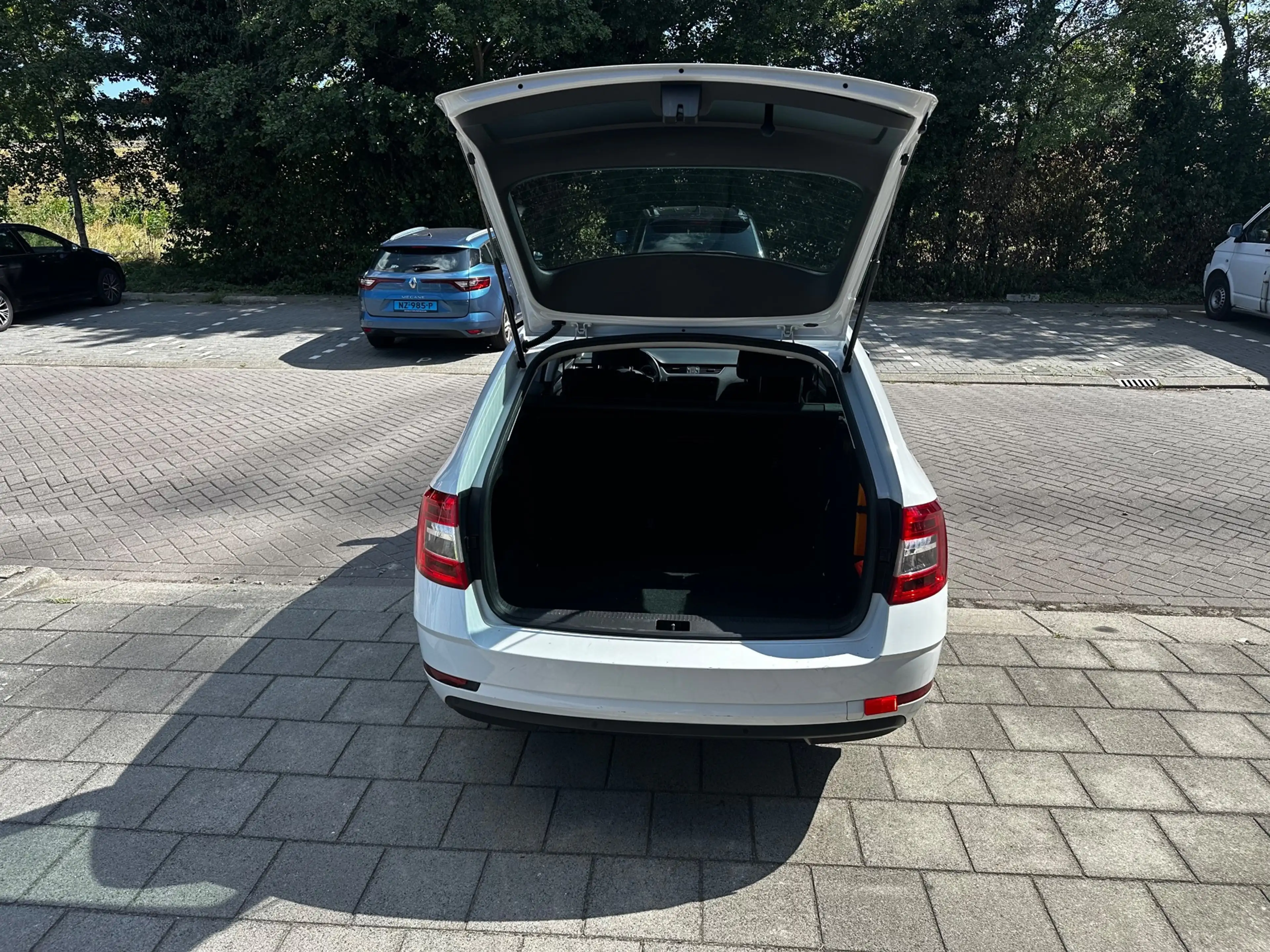Skoda Octavia Combi 1.6 TDI Greentech Ambition Business — photo 14