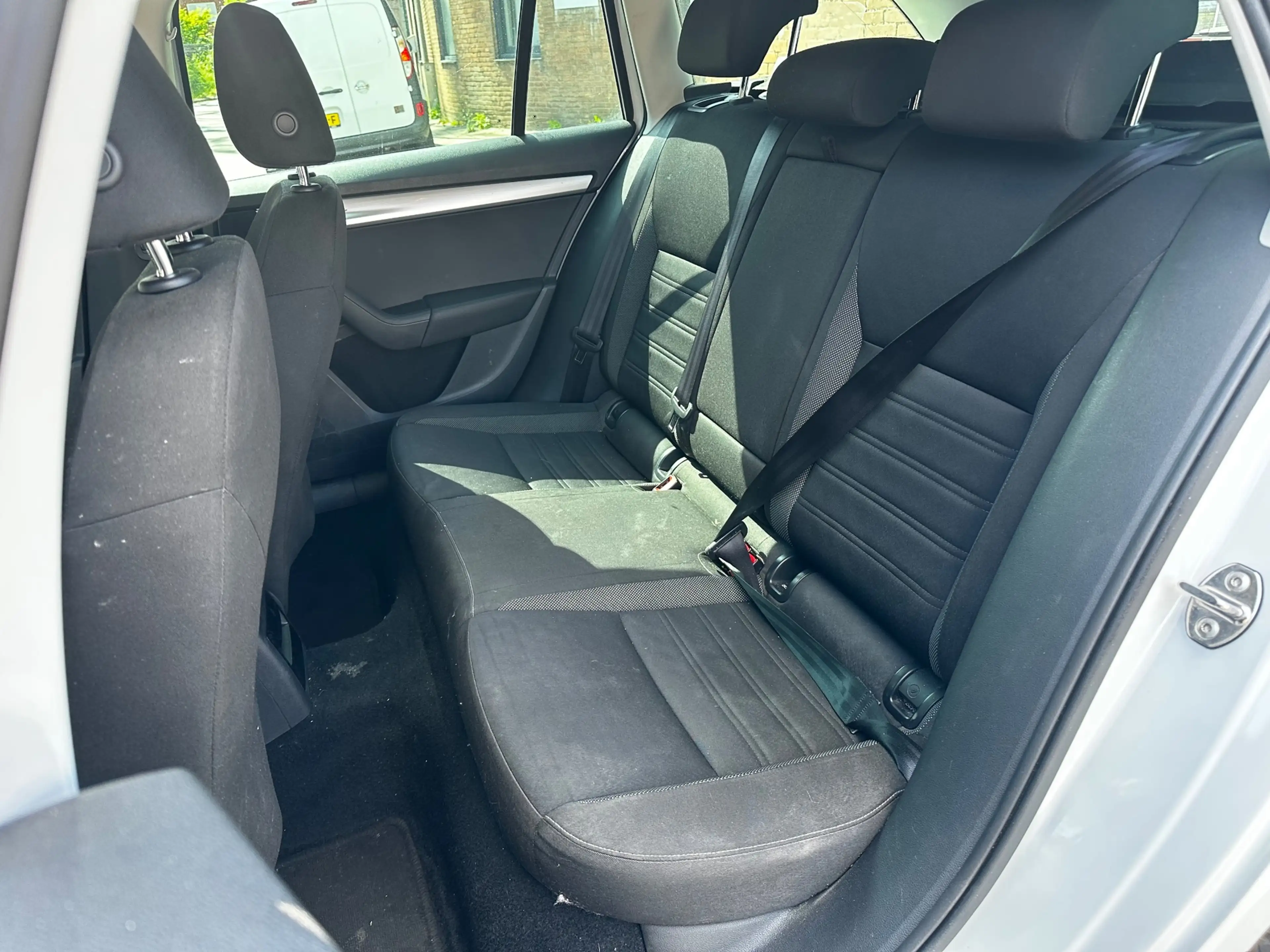 Skoda Octavia Combi 1.6 TDI Greentech Ambition Business — photo 13