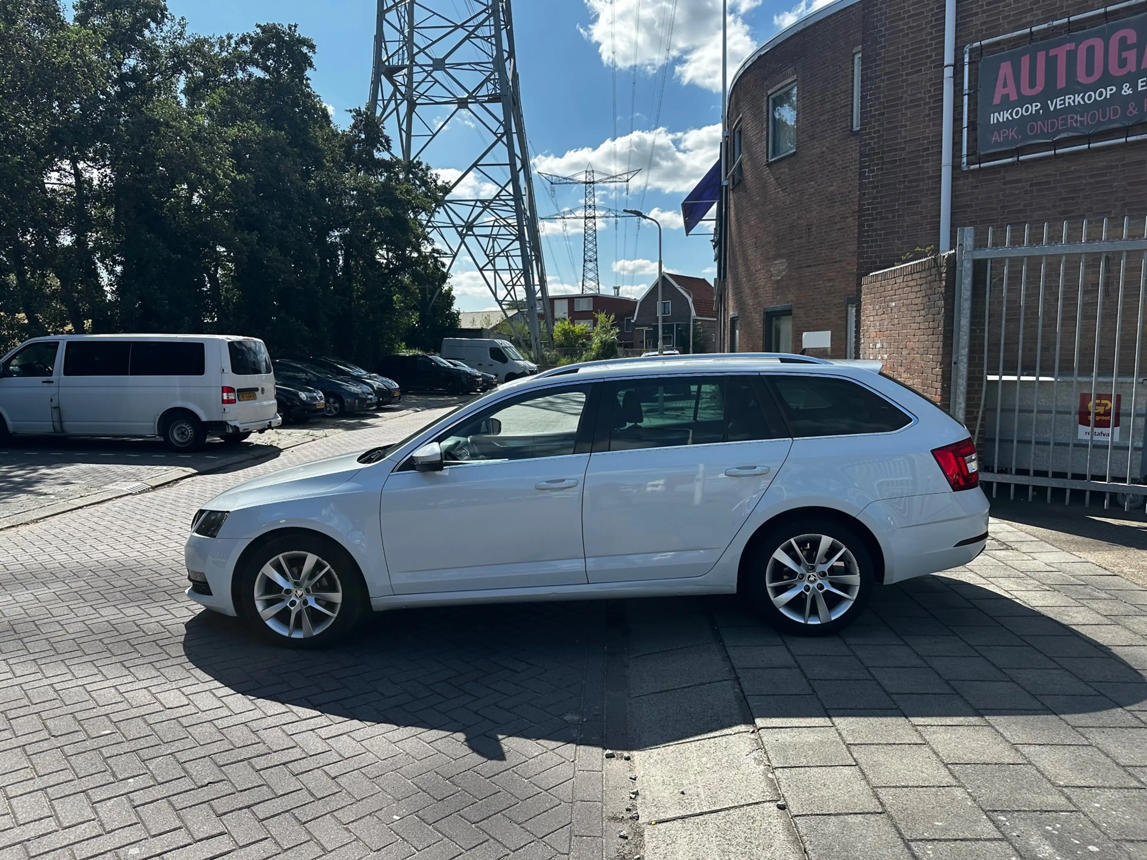 Skoda Octavia Combi 1.6 TDI Greentech Ambition Business — photo 2