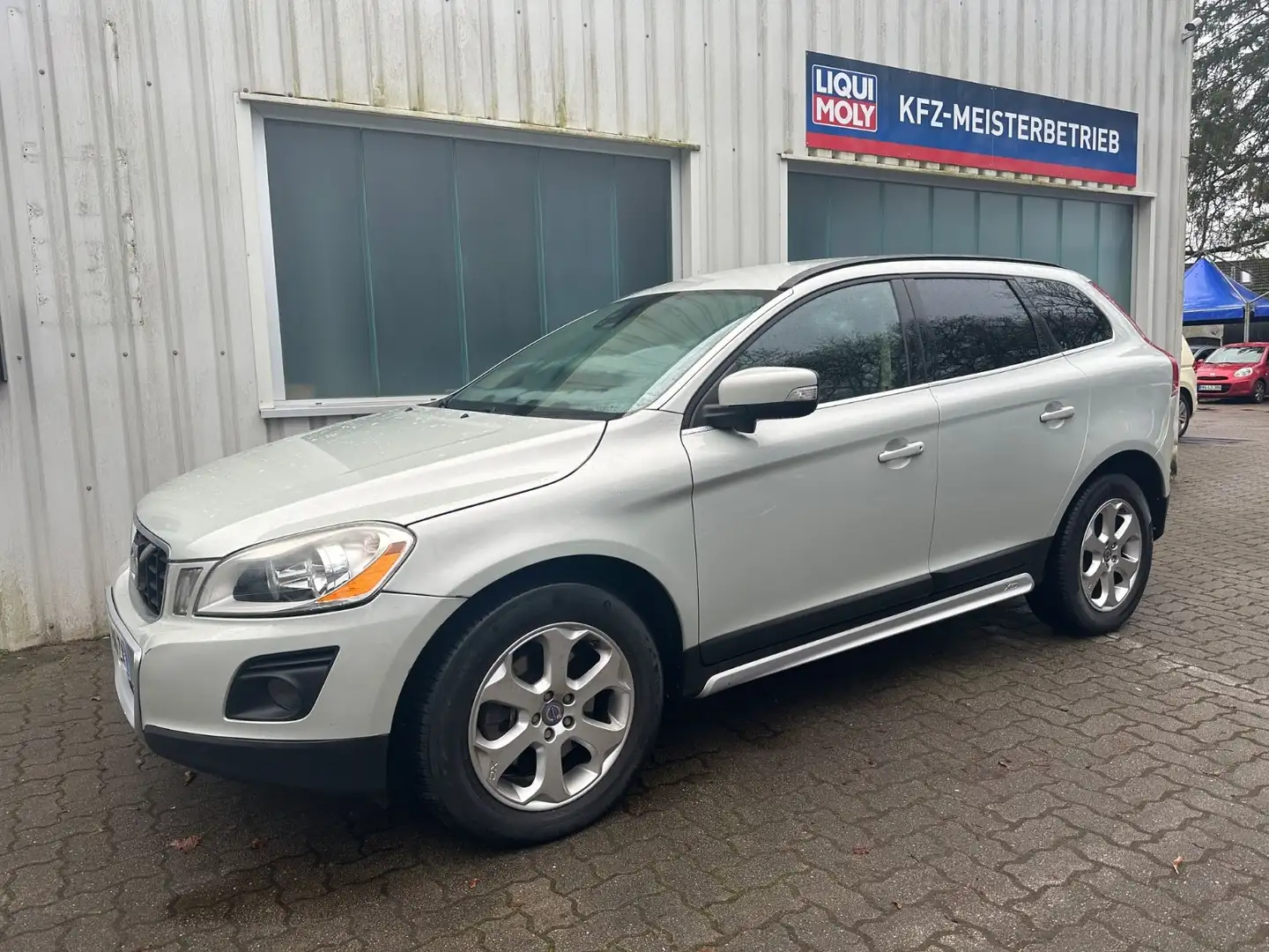 Volvo XC60 D5 AWD Momentum / R-Design Grey - 2