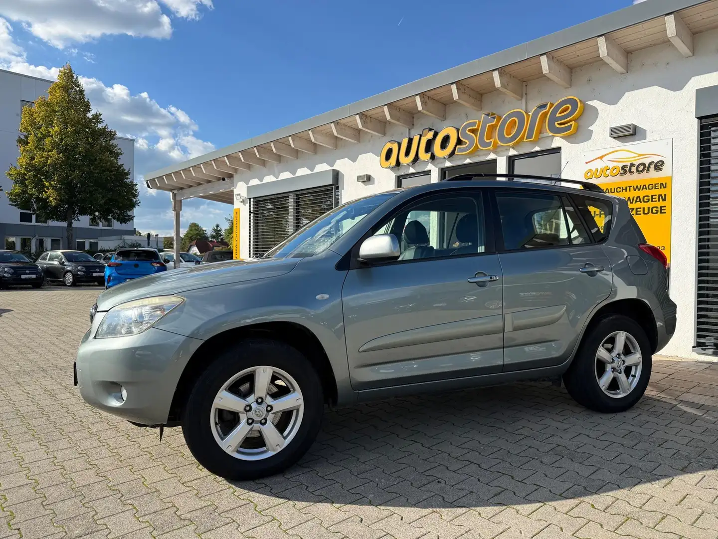 Toyota RAV 4 2.0 VVT-i Executive 112 kW (152 PS), Schalt. 5-... Grün - 1