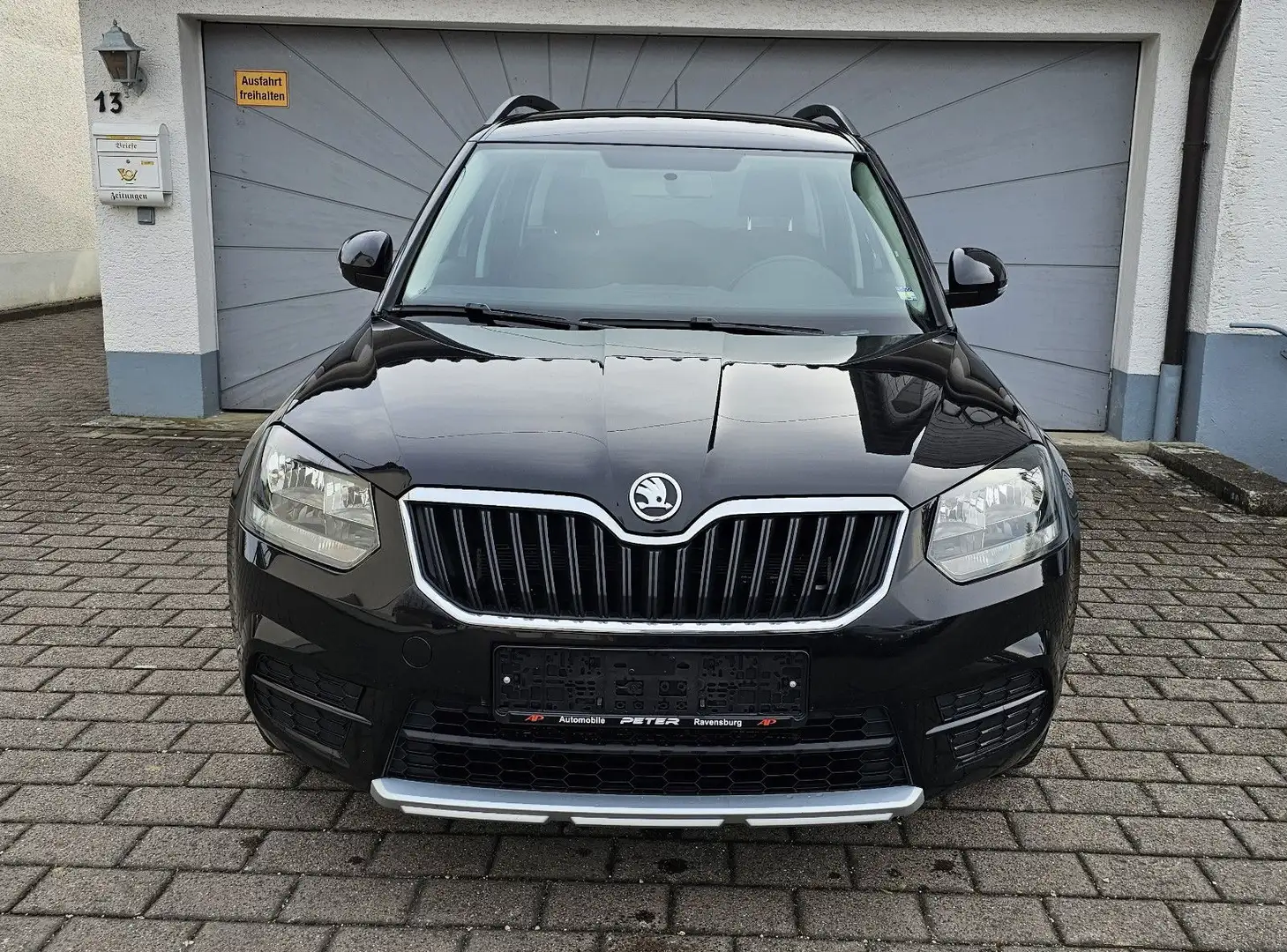 Skoda Yeti 2.0 TDI Cool Edition PDC 4x4 AHK Schwarz - 2