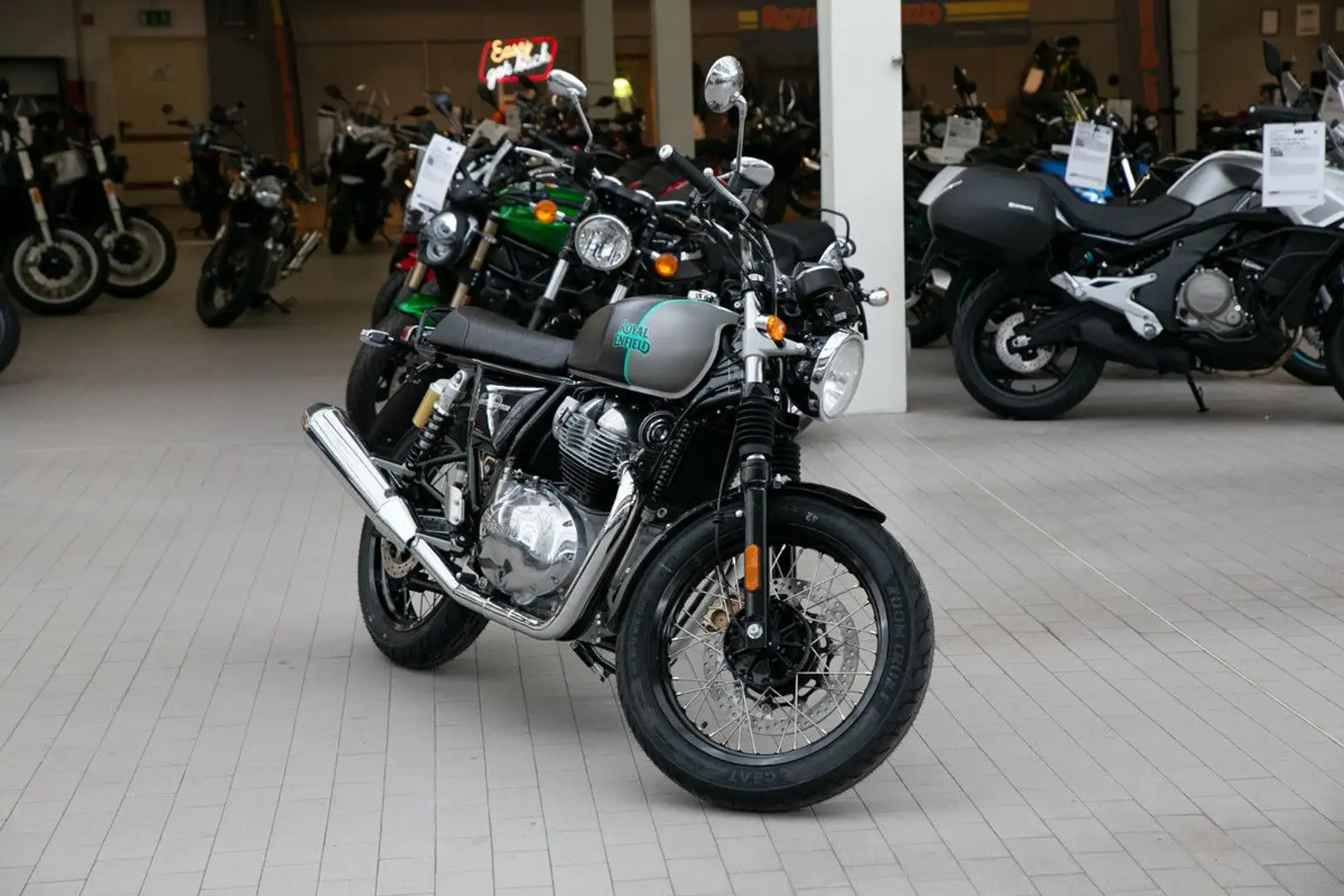 Royal Enfield Interceptor INT 650 EFI Twin, sofort lieferbar Noir - 2