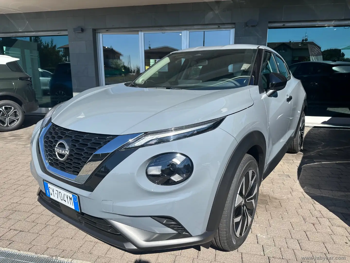 Nissan Juke 1.0 DIG-T 114 CV Acenta Gris - 2
