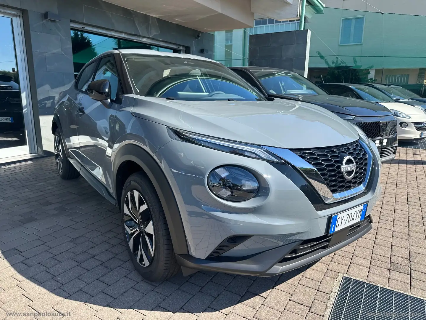 Nissan Juke 1.0 DIG-T 114 CV Acenta Grau - 1