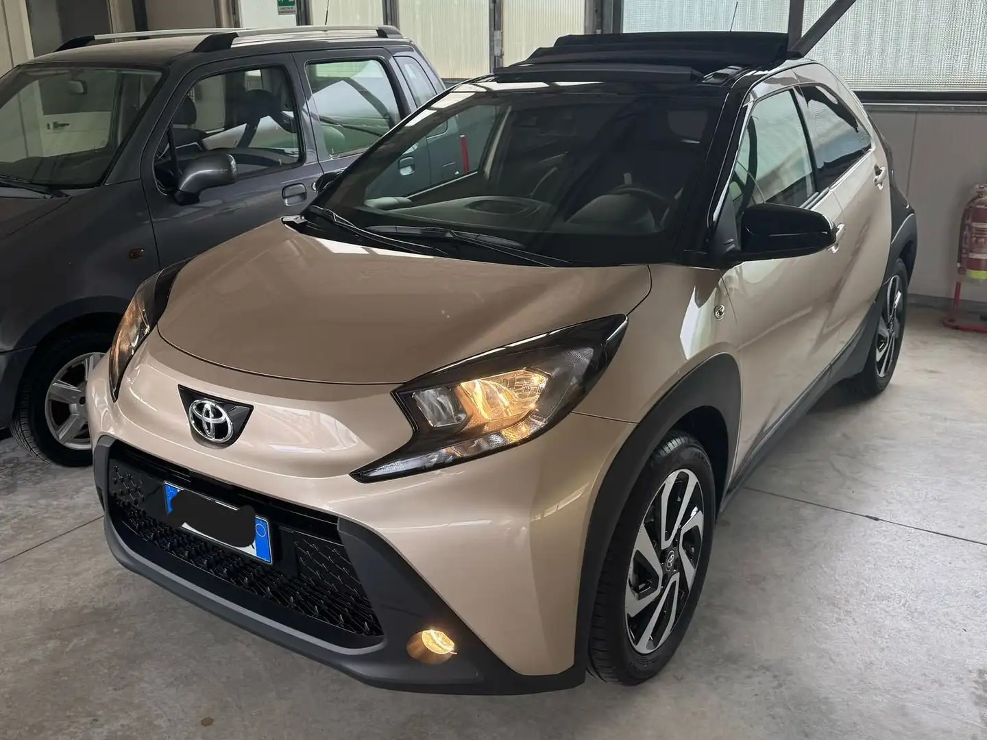 Toyota Aygo Aygo X 1.0 Lounge Air 72cv s-cvt Bronzo - 1