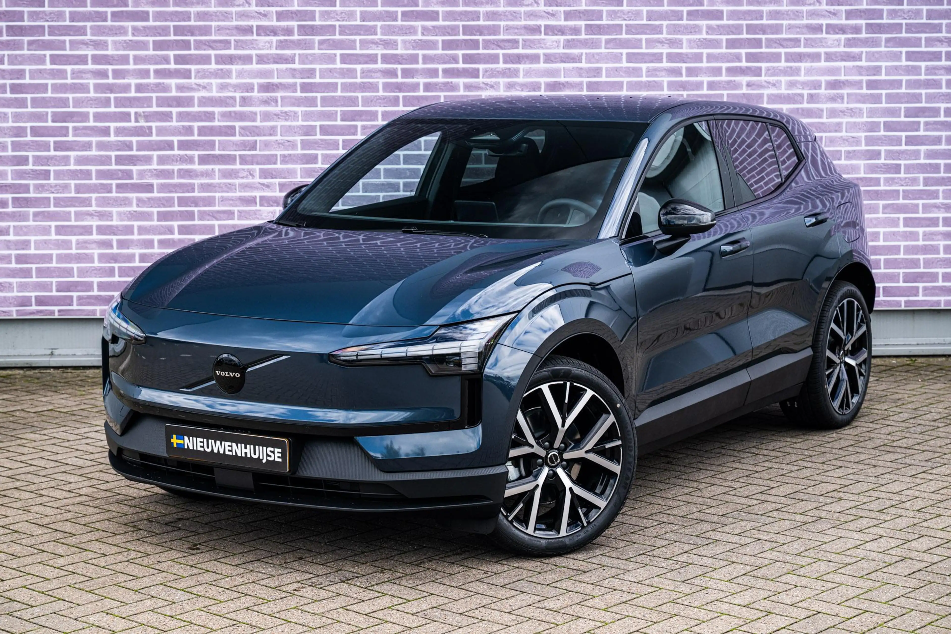 Volvo EX30 P5 Long Range Plus Black Edition Europa 69 kWh | B — photo 15