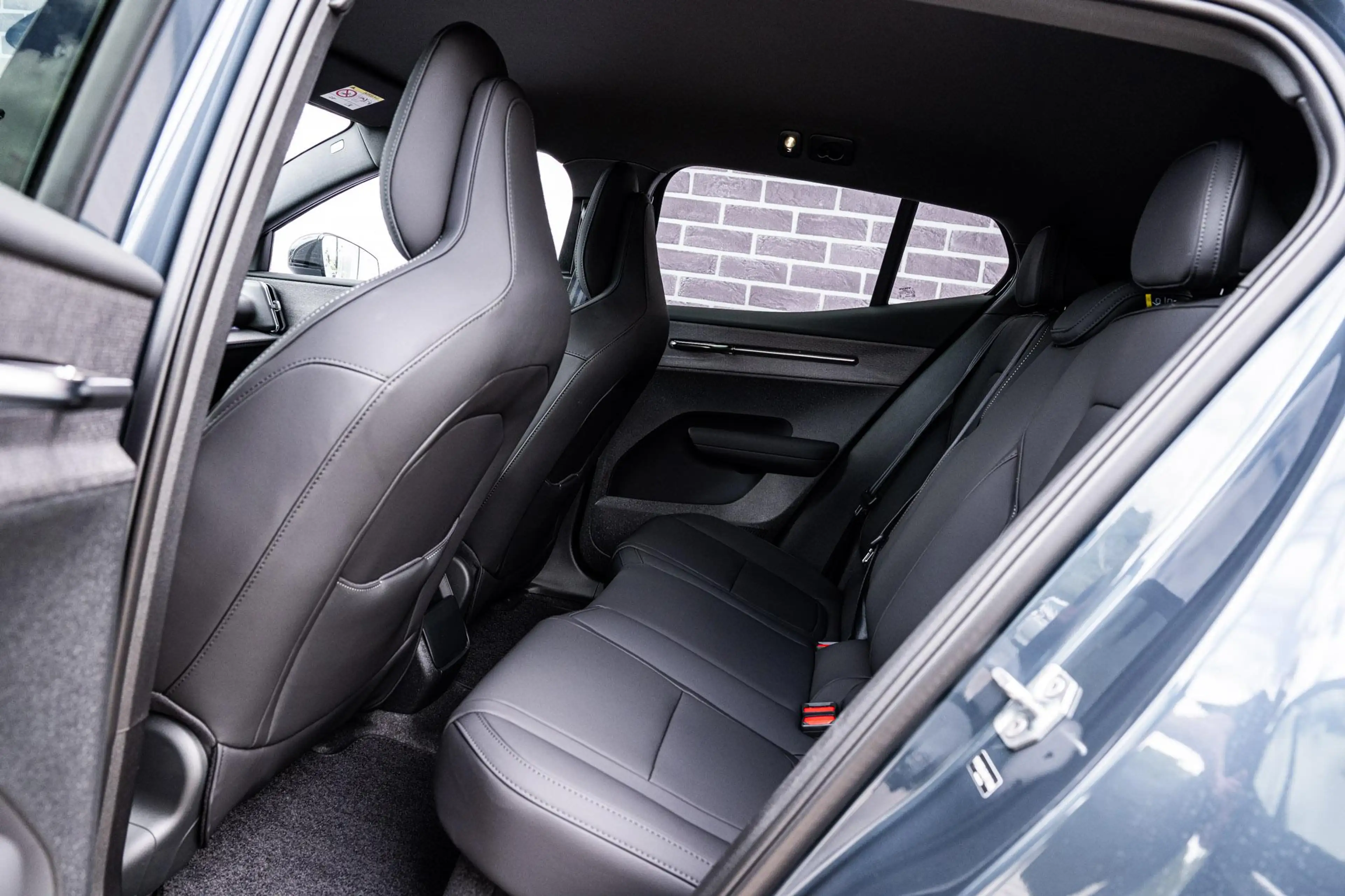 Volvo EX30 P5 Long Range Plus Black Edition Europa 69 kWh | B — photo 9