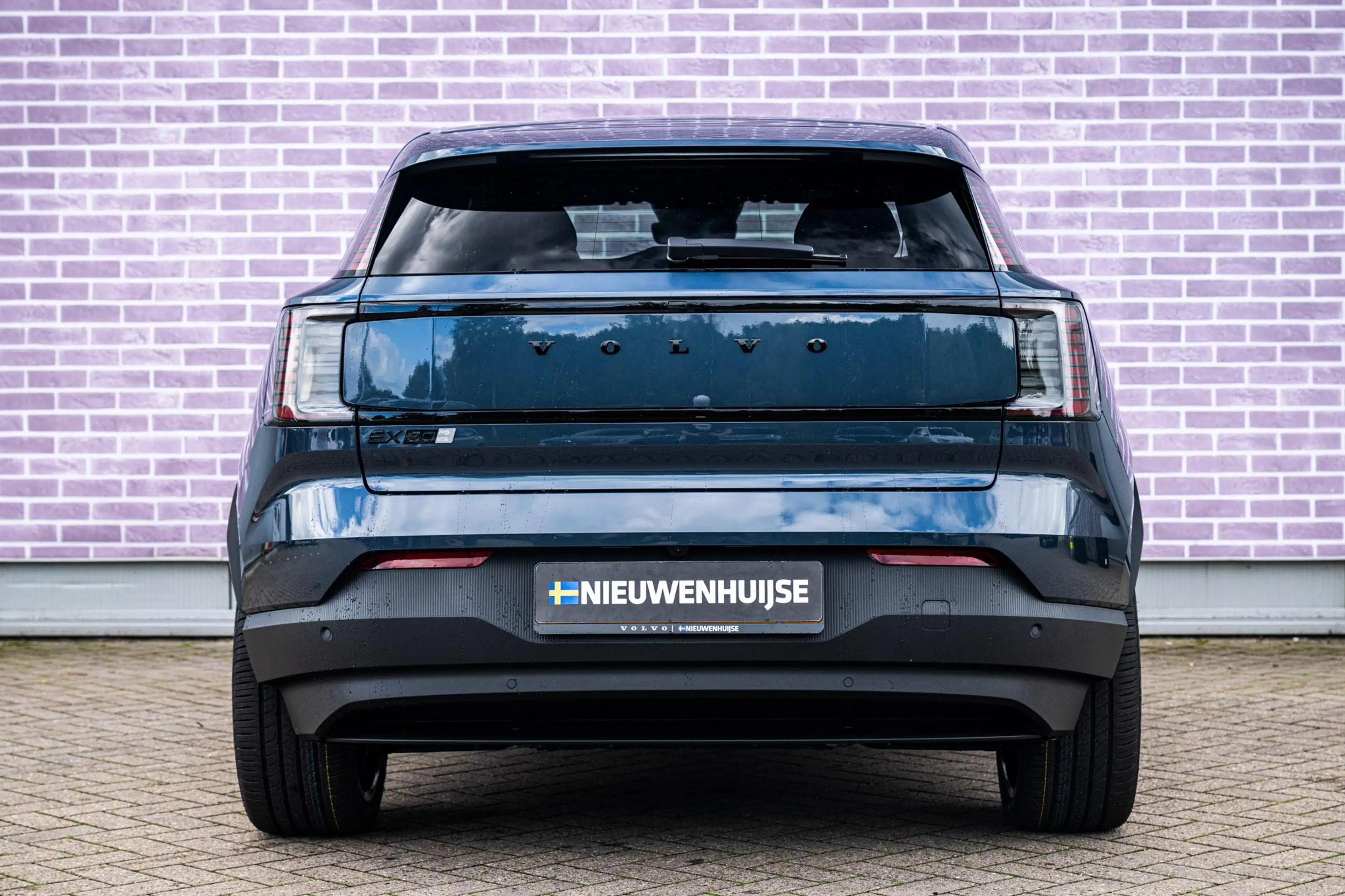 Volvo EX30 P5 Long Range Plus Black Edition Europa 69 kWh | B — photo 11