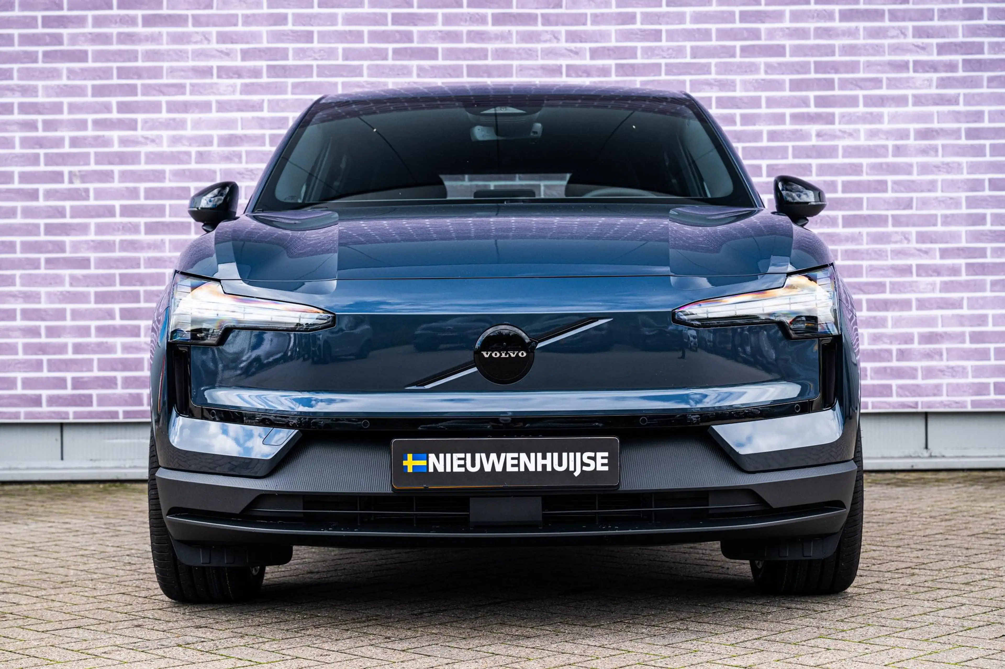 Volvo EX30 P5 Long Range Plus Black Edition Europa 69 kWh | B — photo 10