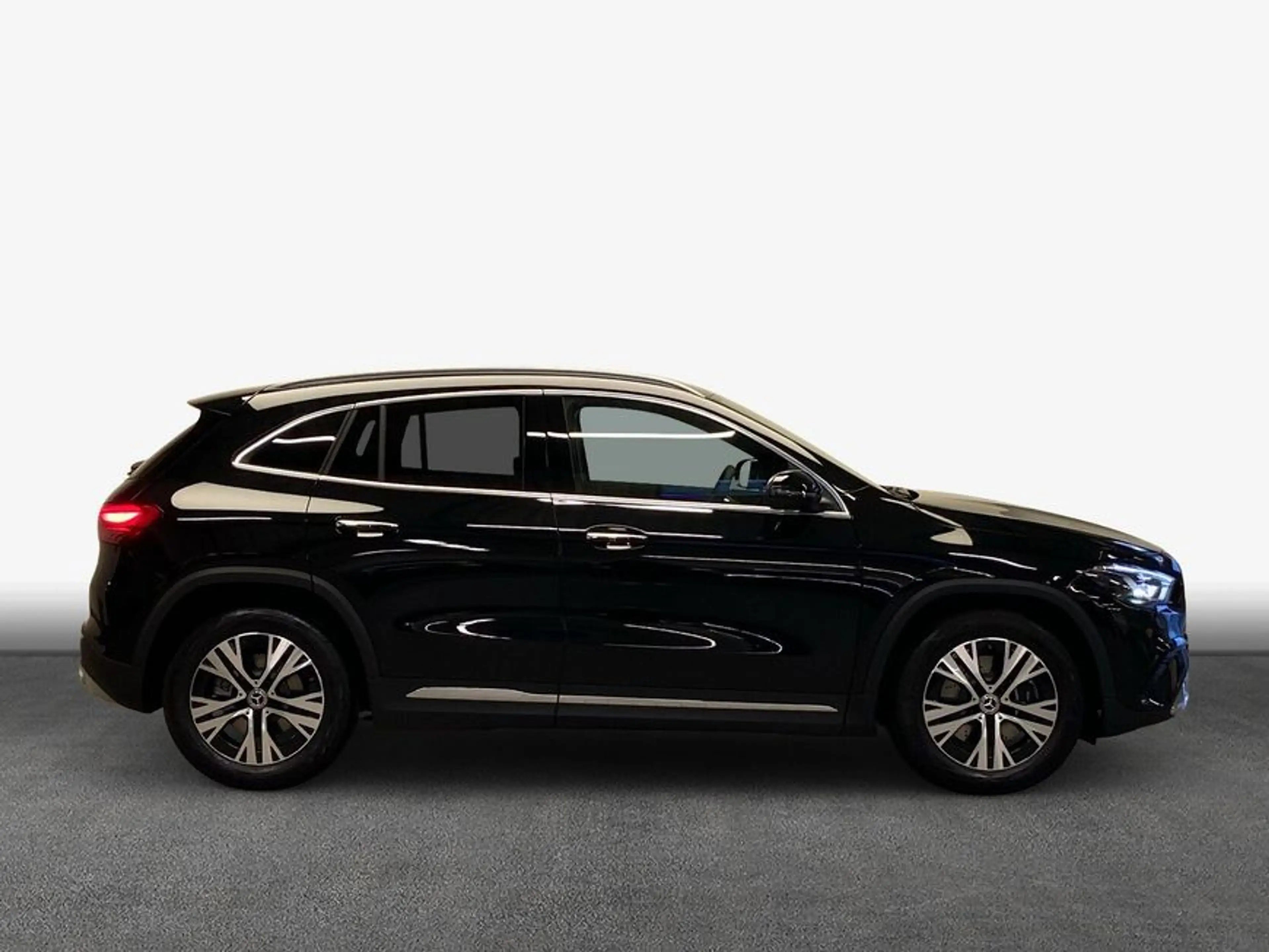 Mercedes-Benz GLA 180 GLA — photo 4