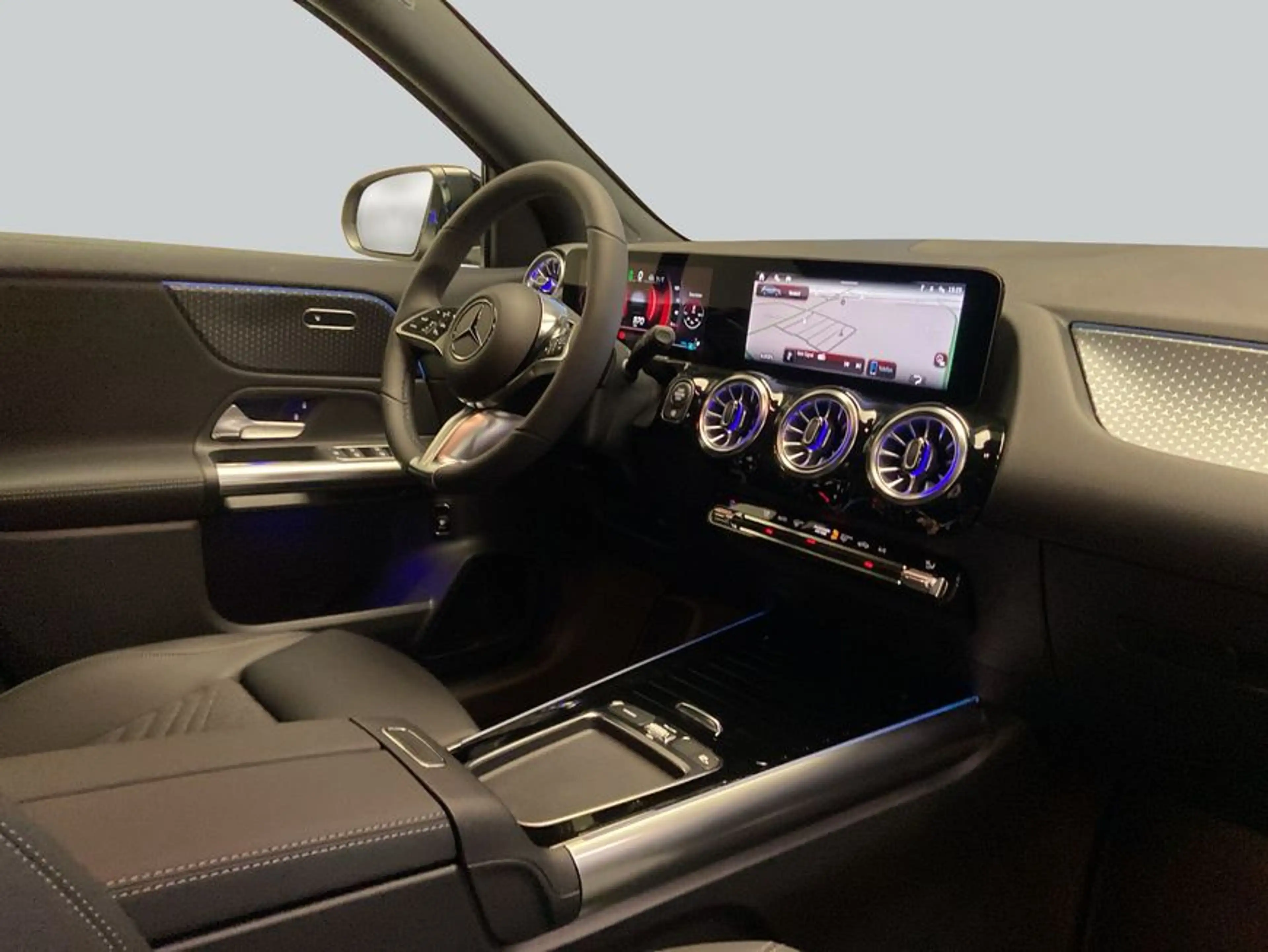 Mercedes-Benz GLA 180 GLA — photo 12