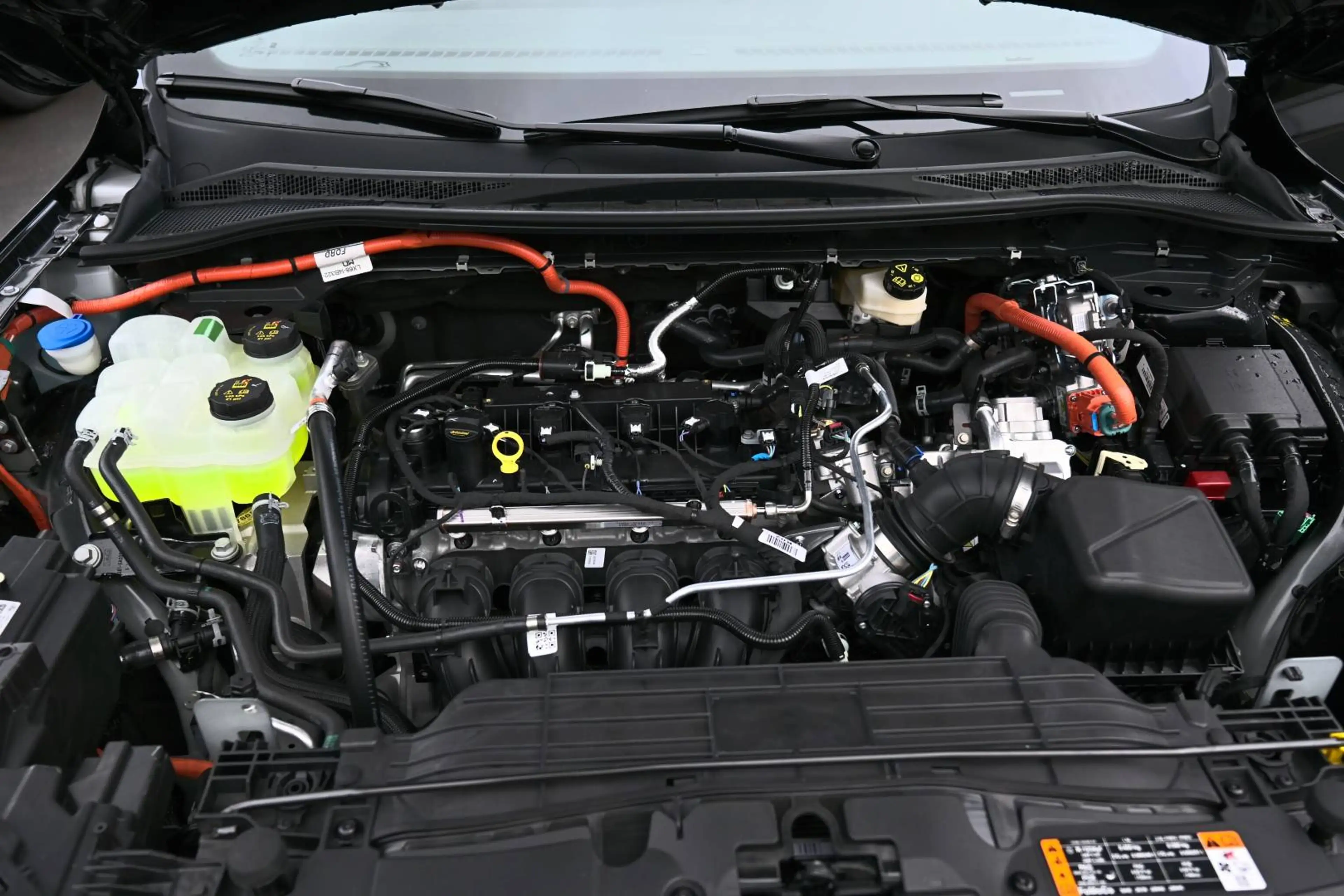 Ford Kuga 2.5 Duratec Hybrid ST-Line LED NAVI WINTERPAKET — photo 13