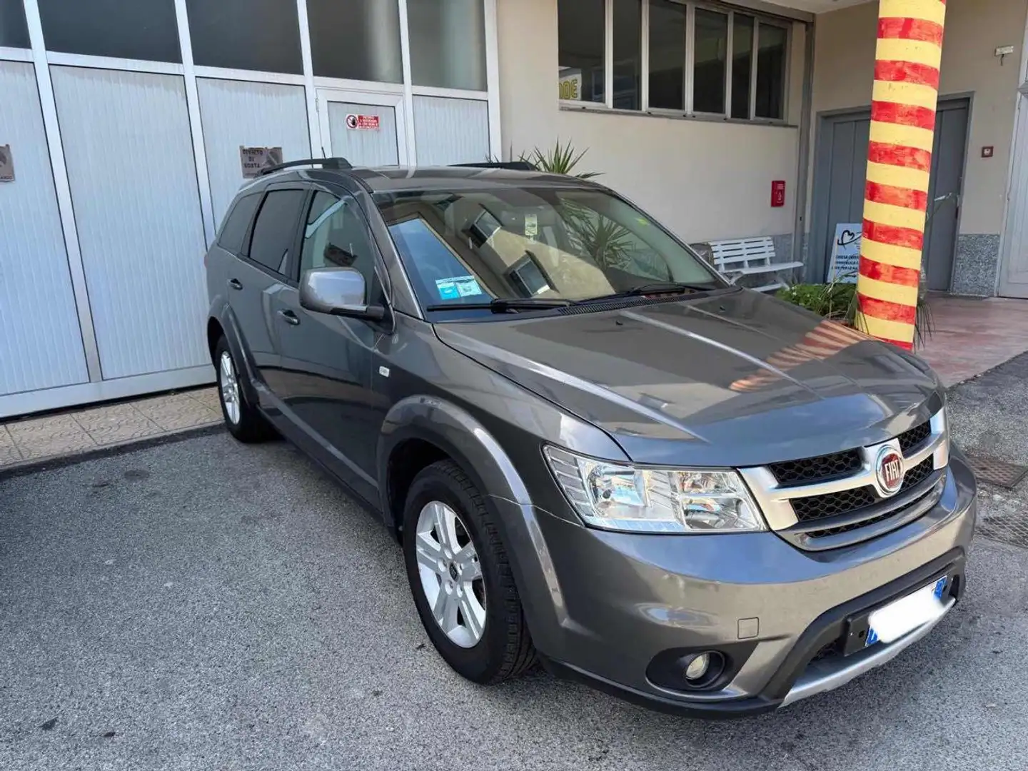 Fiat Freemont 2.0 Mjt 170 CV 4x4 aut. Urban Gris - 2