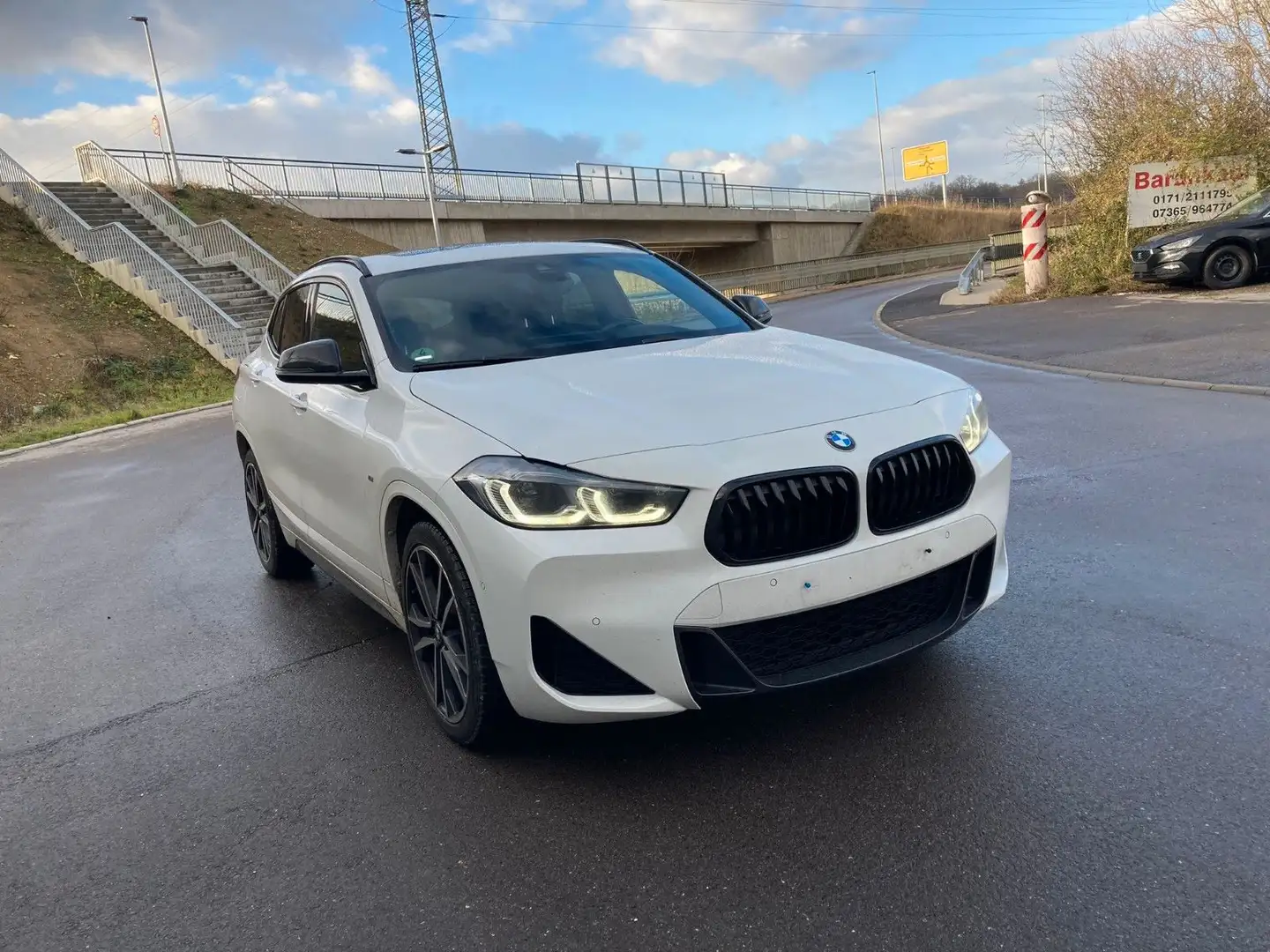 BMW X2 18 d M Sport LED Pano Harman Memory Cam SHZ Weiß - 2