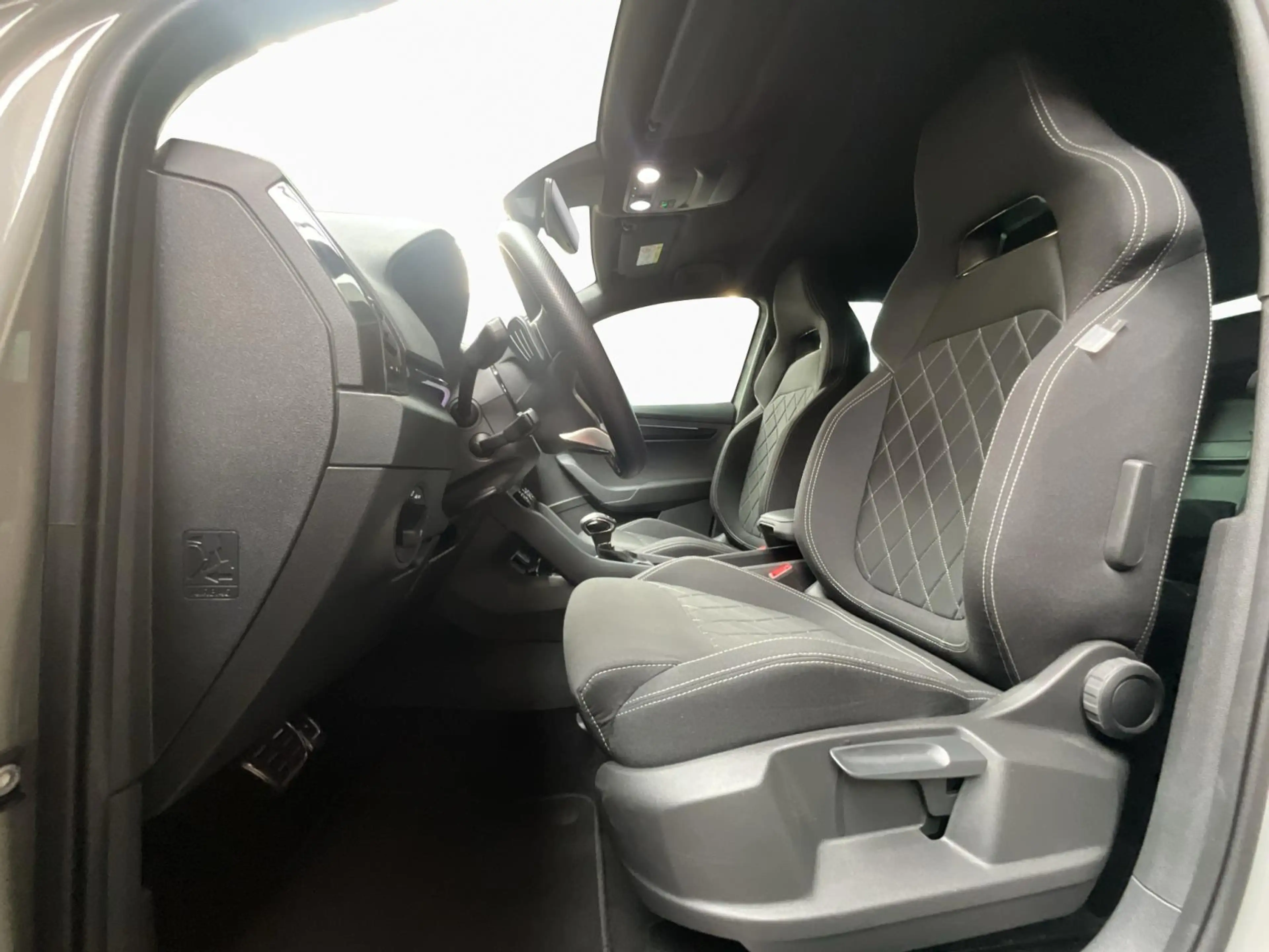 Skoda Karoq Sportsline+DSG+P.Travel+AHK+Easy-Open+Led+Navi — photo 9