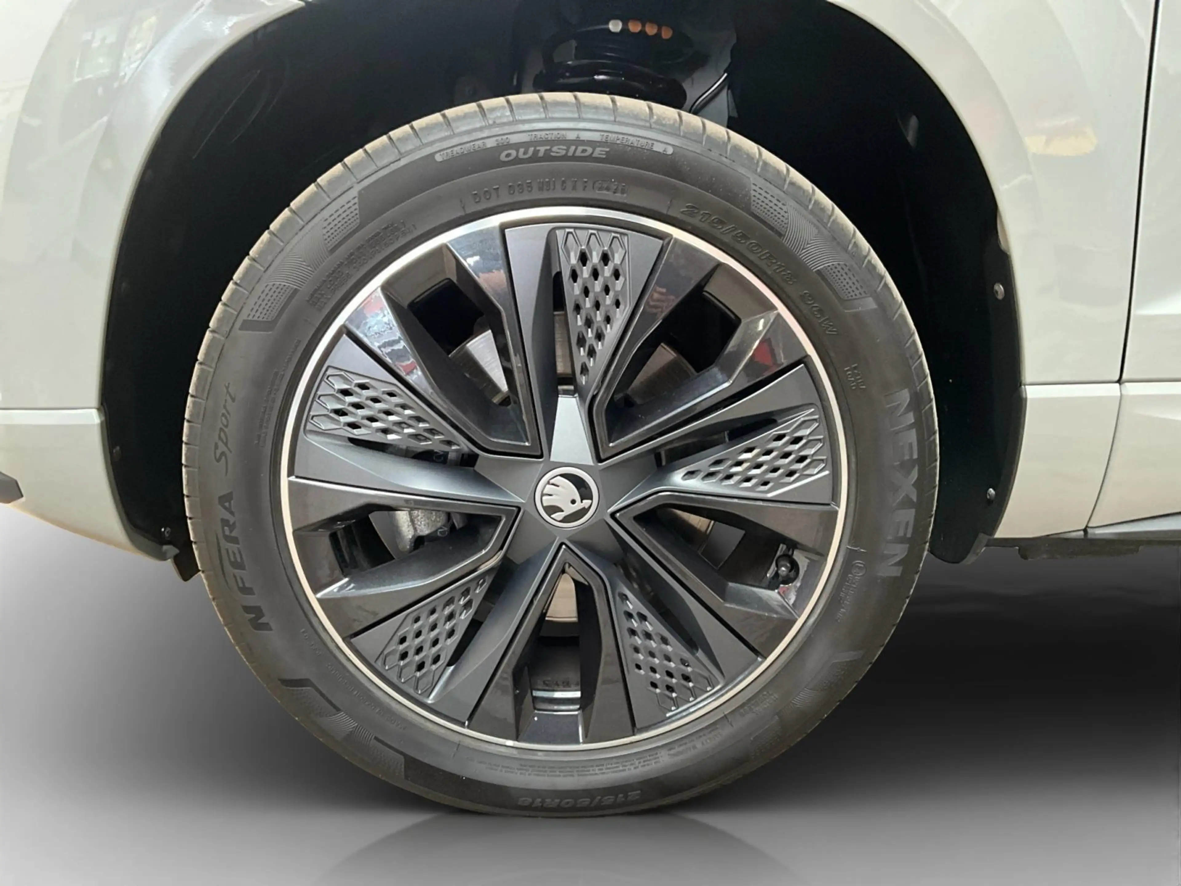 Skoda Karoq Sportsline+DSG+P.Travel+AHK+Easy-Open+Led+Navi — photo 8