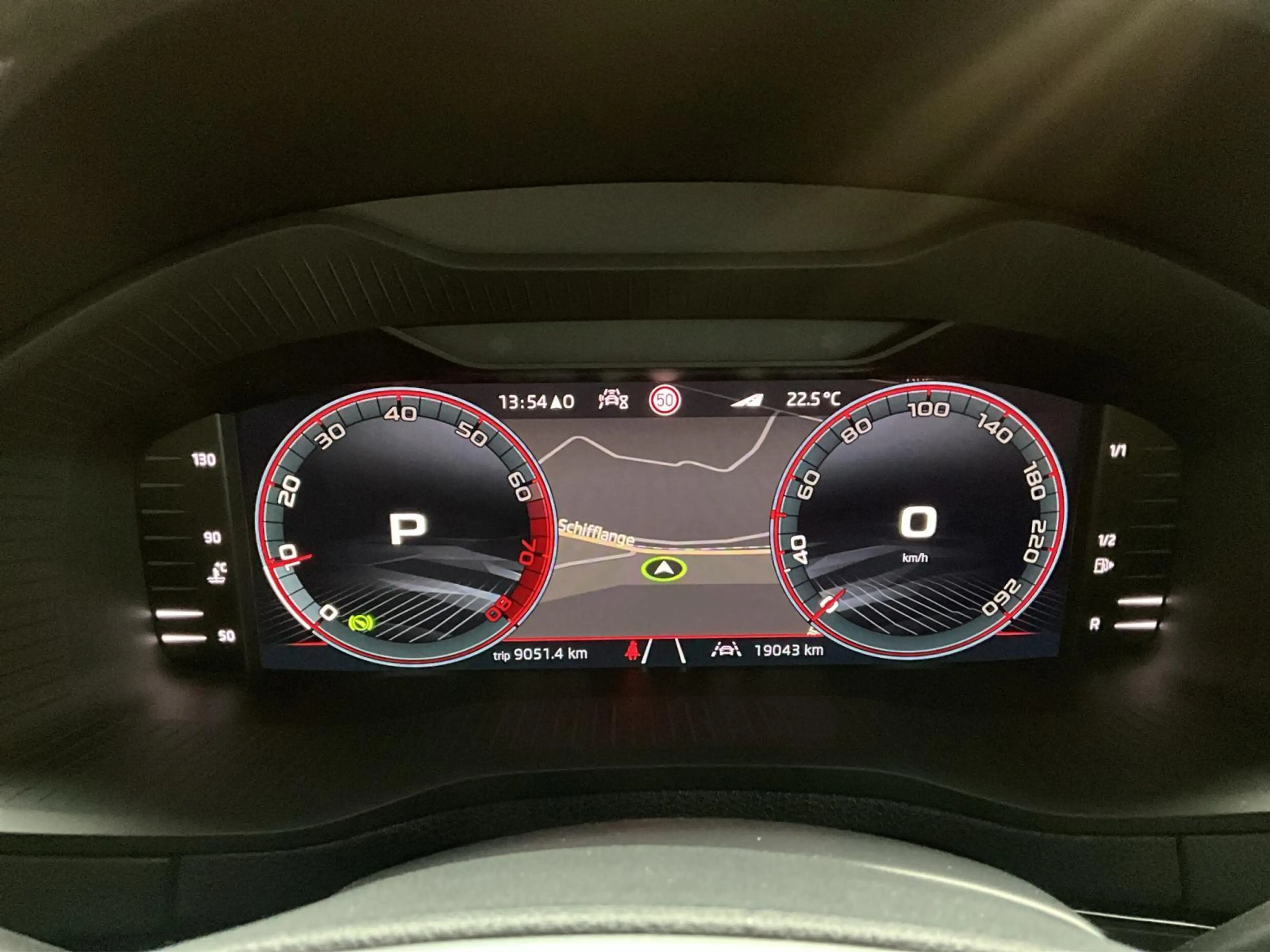 Skoda Karoq Sportsline+DSG+P.Travel+AHK+Easy-Open+Led+Navi — photo 11