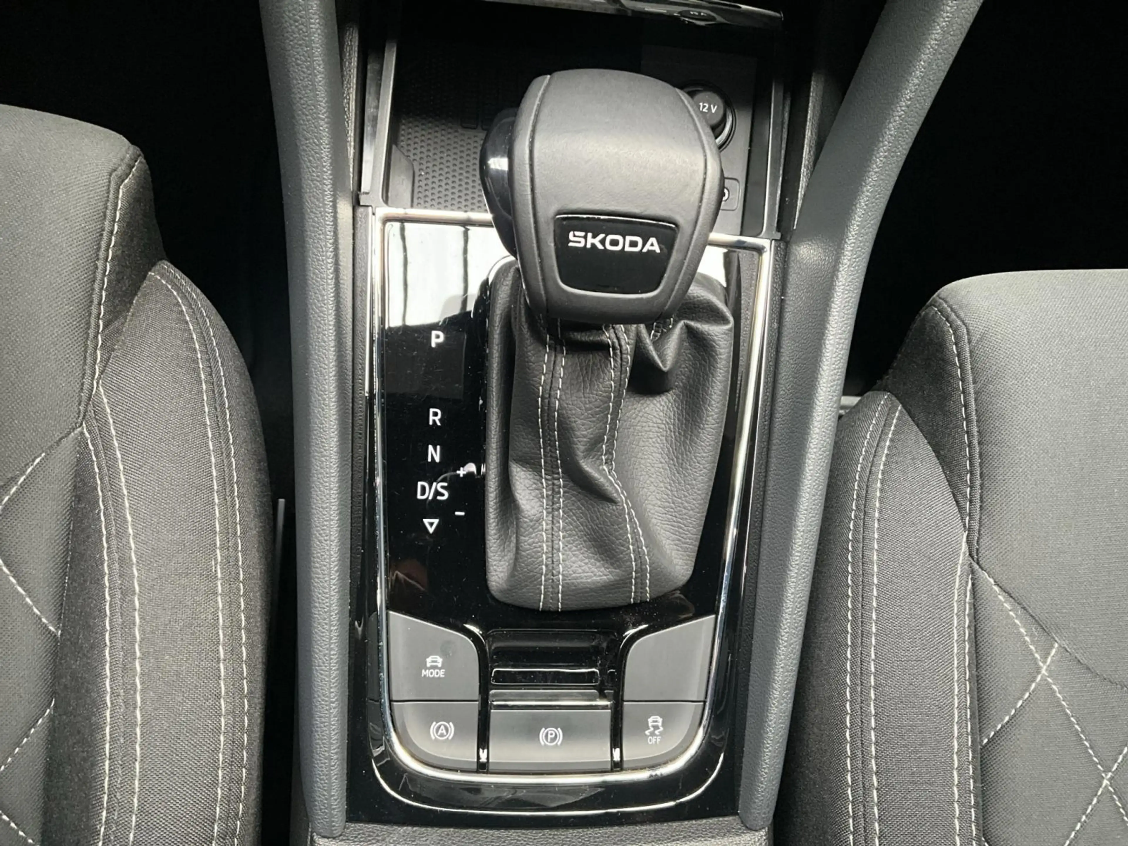 Skoda Karoq Sportsline+DSG+P.Travel+AHK+Easy-Open+Led+Navi — photo 12
