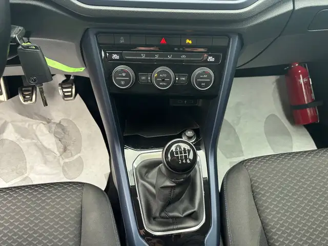 Volkswagen T-Roc view 10