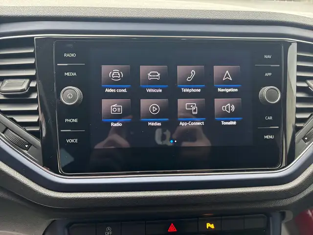 Volkswagen T-Roc view 11