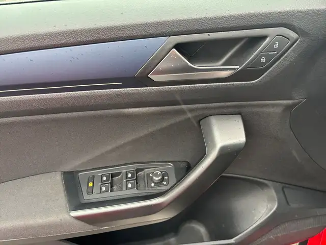 Volkswagen T-Roc view 13