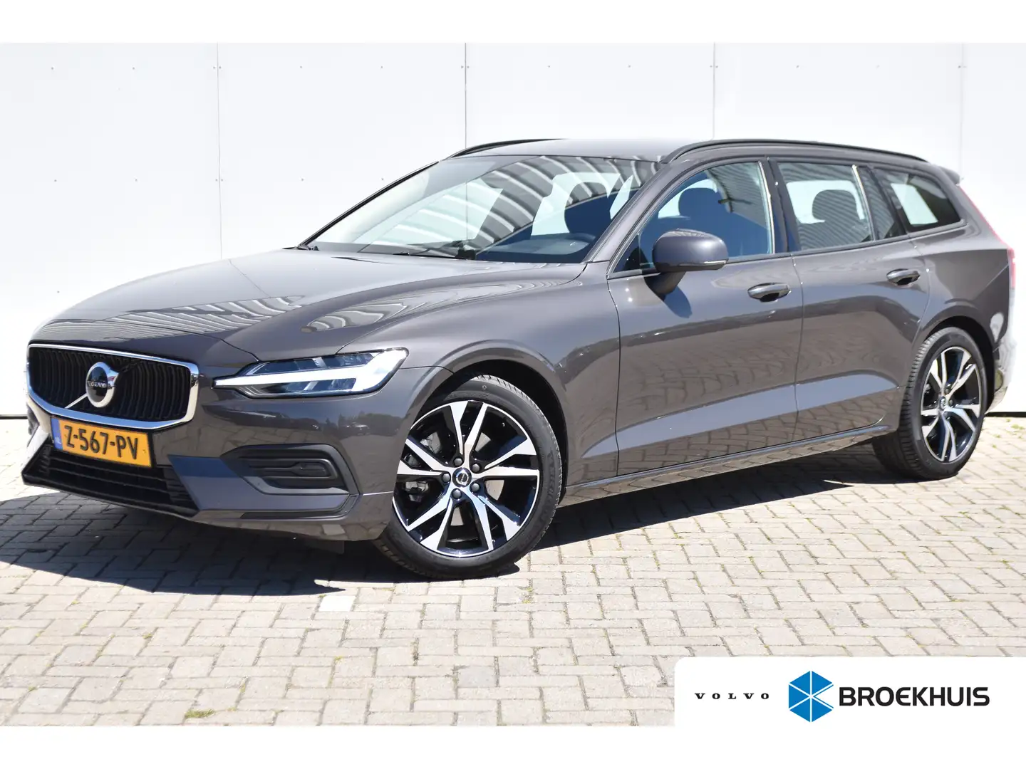Volvo V60 B3 Essential Edition |  BLIS | Trekhaak | Stoel/St Gris - 1