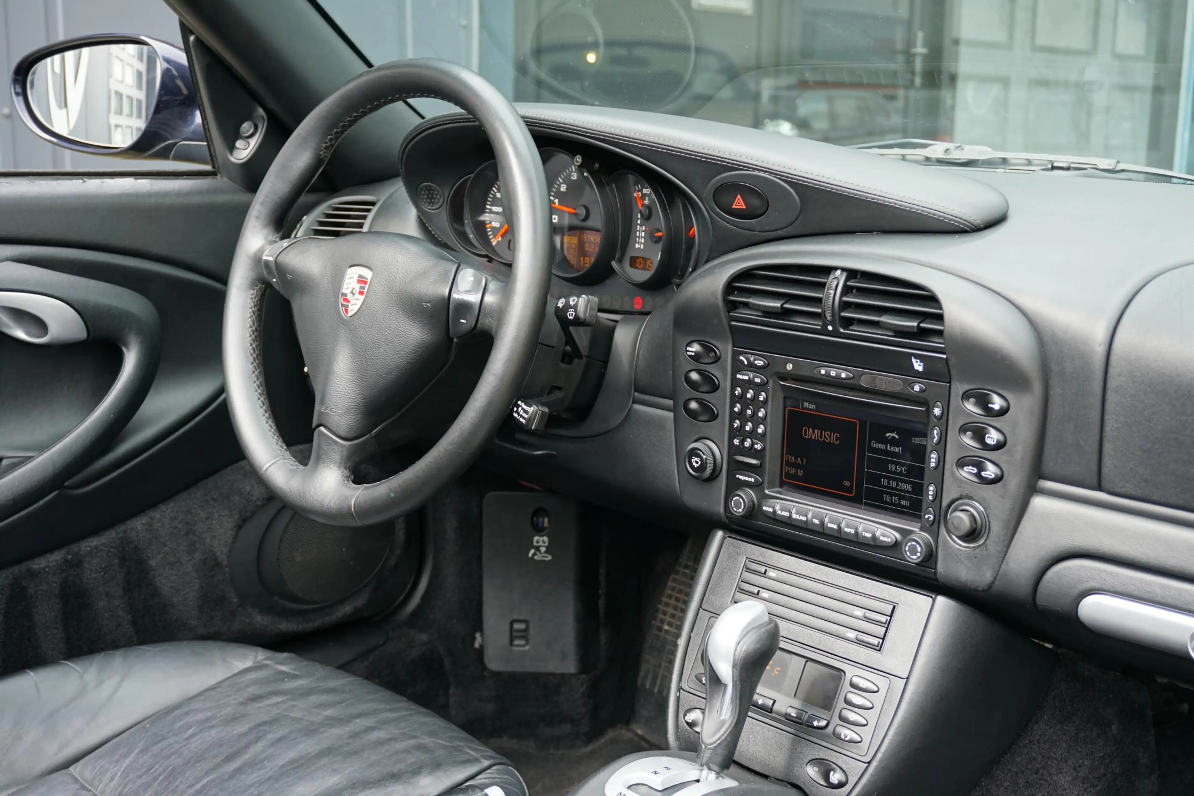 Porsche 996 Cabrio 3.6 Carrera 996.2 + HARDTOP / TIPTRONIC / B — photo 3