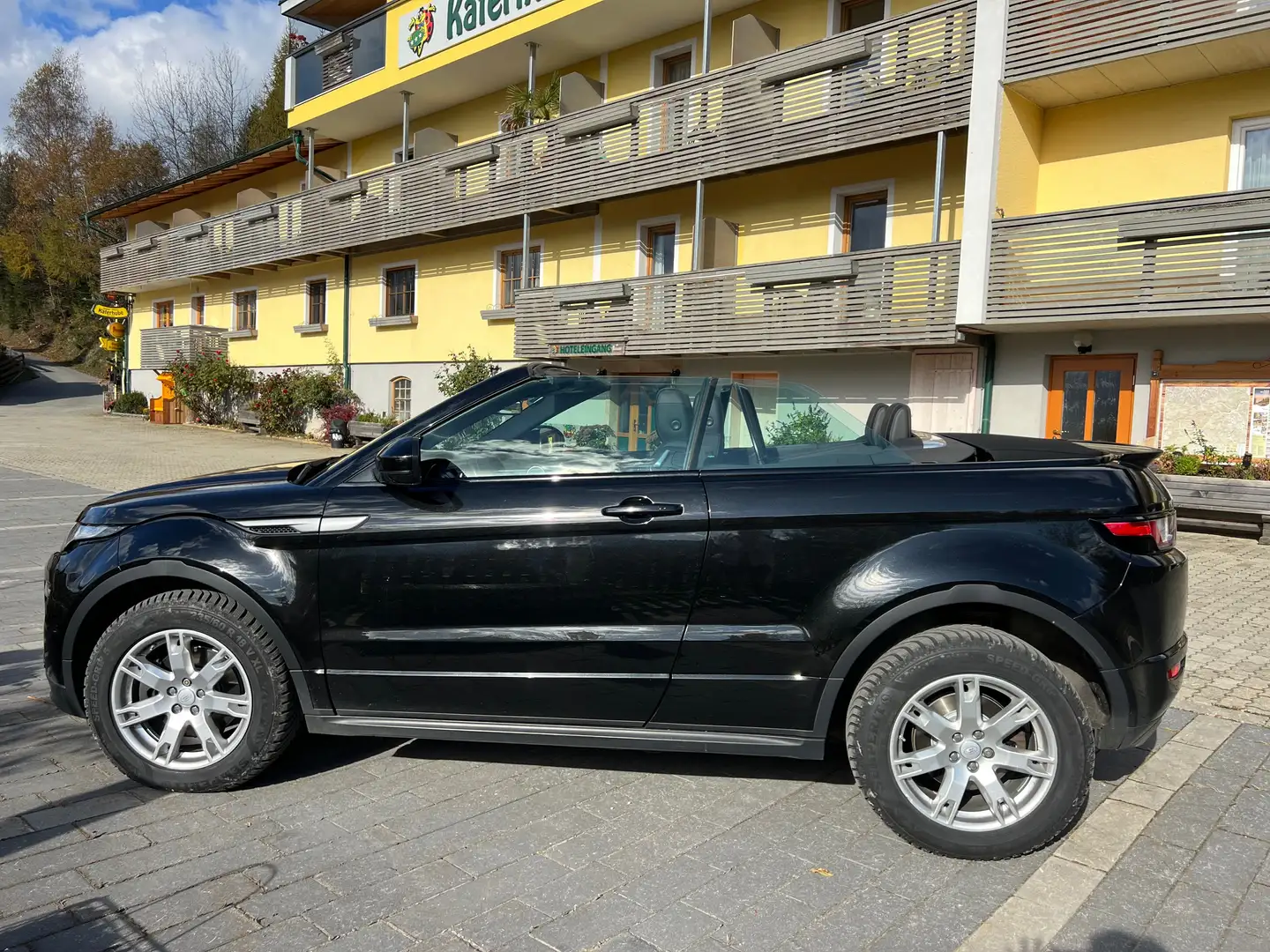 Land Rover Range Rover Evoque Range Rover Evoque Cabriolet SE Dynamic 2,0 TD4 Aut. SE Dynamic Schwarz - 2