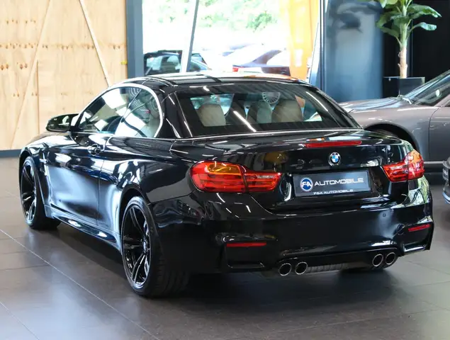 BMW M4 view 4
