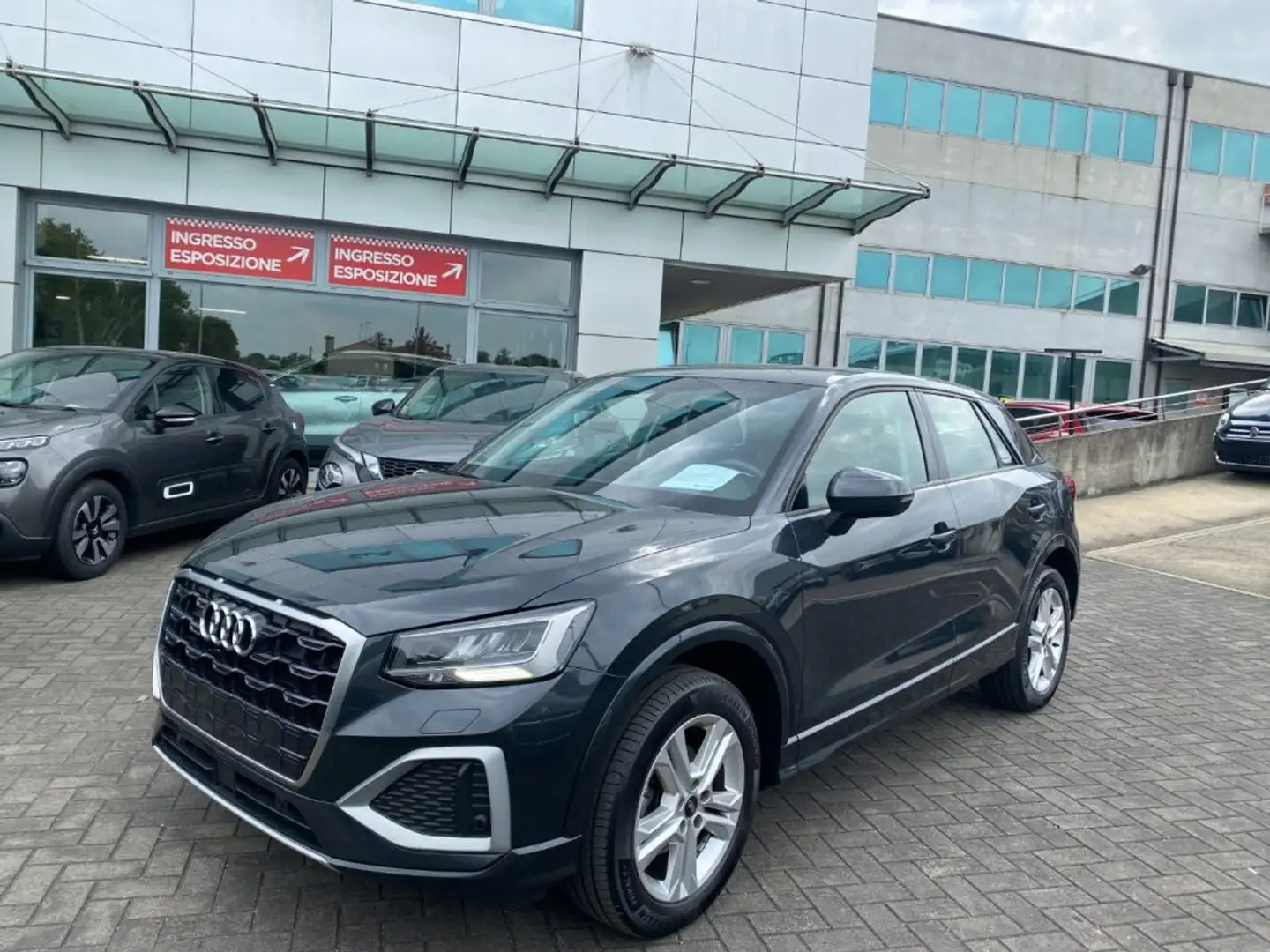 Audi Q2 30 TFSI Admired Advanced Grau - 1