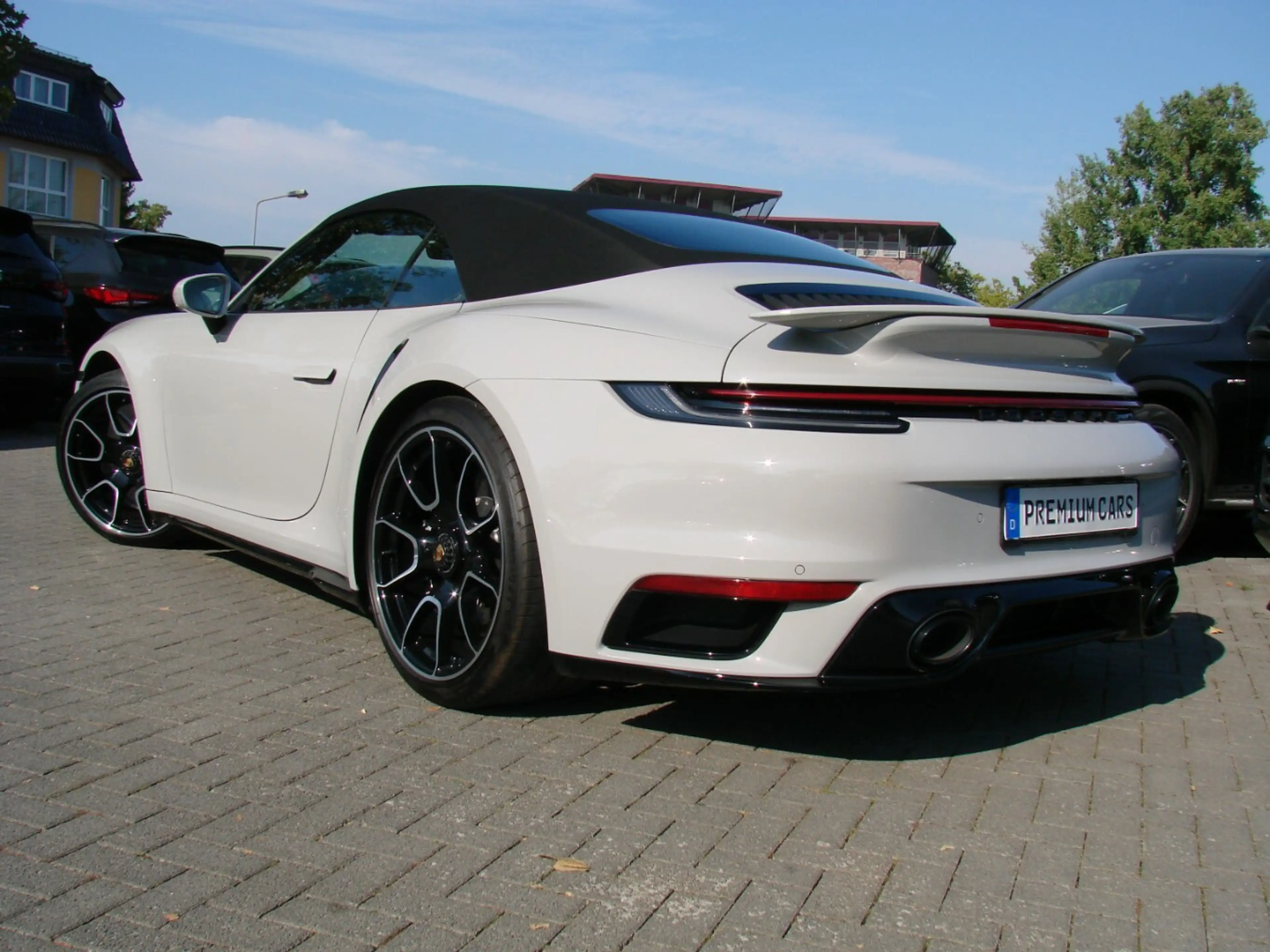 Porsche 992 Turbo S Matrix Lift ACC Burmester Keramik Memory — photo 9