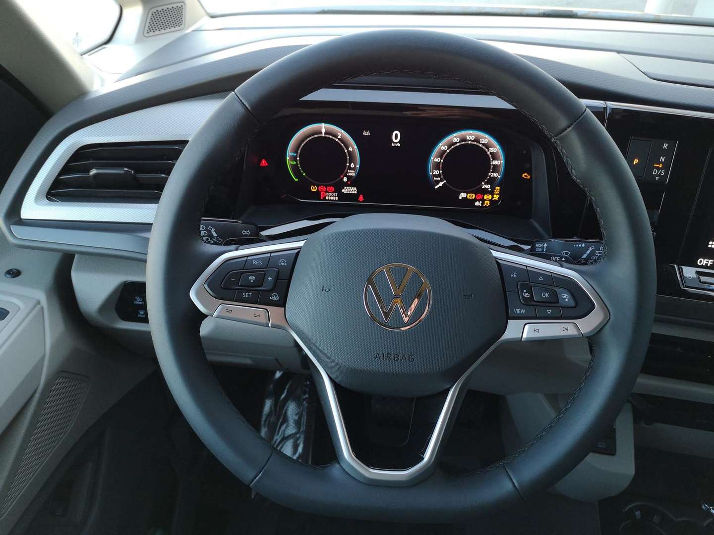 Volkswagen Multivan Hybrid 4Motion Sport Edition -  - Joinsteer - #3