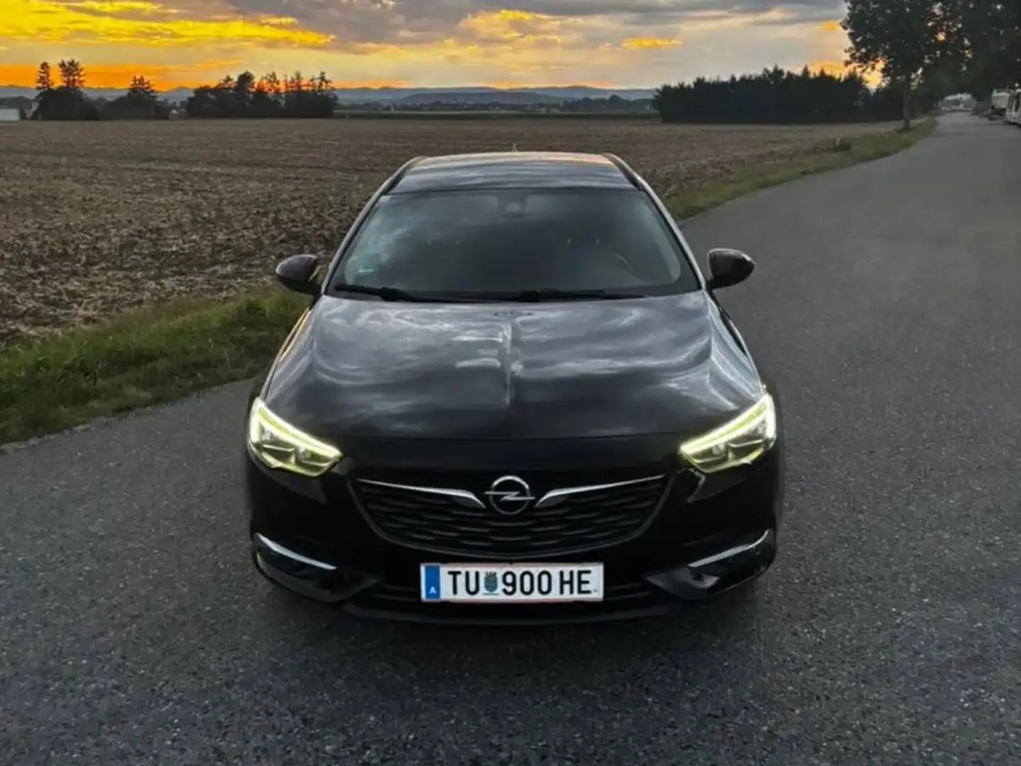 Opel Insignia Insignia ST 1,6 CDTI BlueInjection Edition St./St. Schwarz - 2