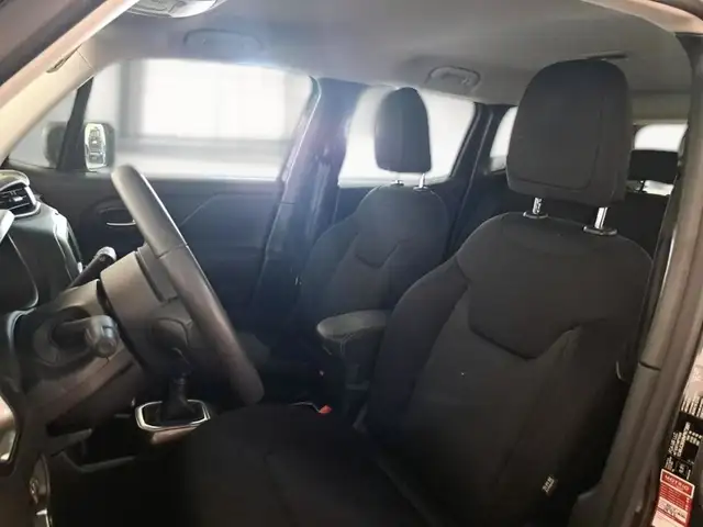 Jeep Renegade view 9