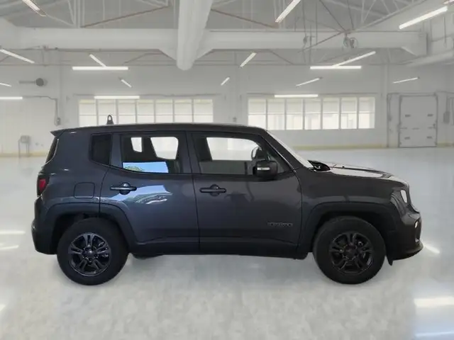 Jeep Renegade view 3