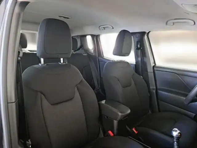 Jeep Renegade view 10