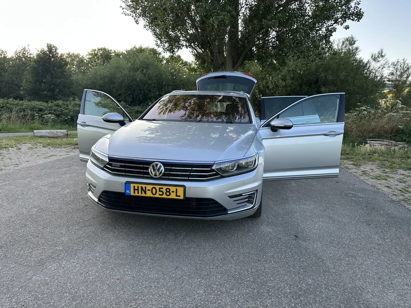 Volkswagen Passat 1.4 TSI GTE Highline Grijs - 1