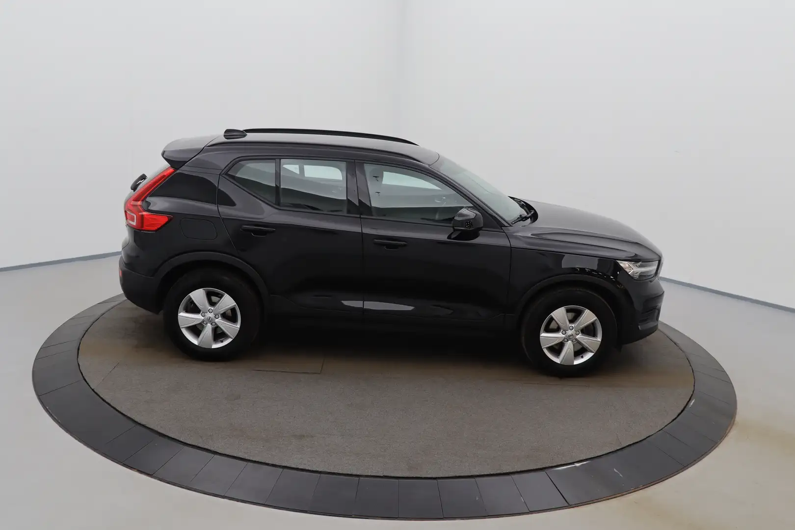 Volvo XC40 1.5 T2 Geartr. Momentum Core LED GPS PDC CAM Carpl Nero - 2