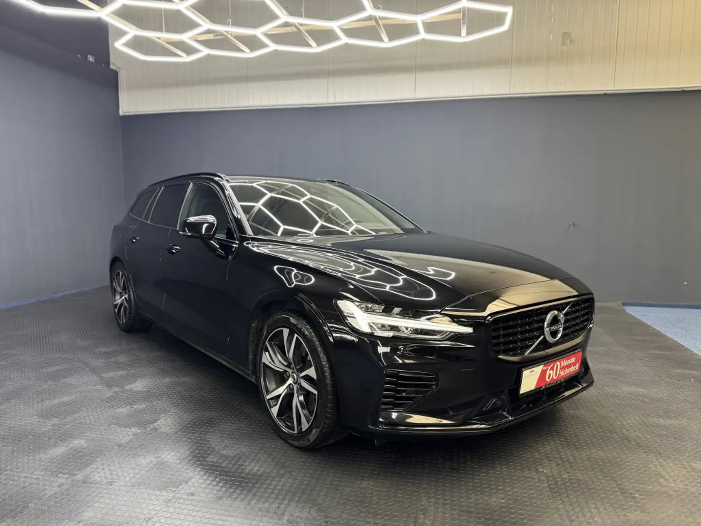 Volvo V60 R Design Recharge Plug-In Hybrid AWD*3J.Ga.* Schwarz - 1