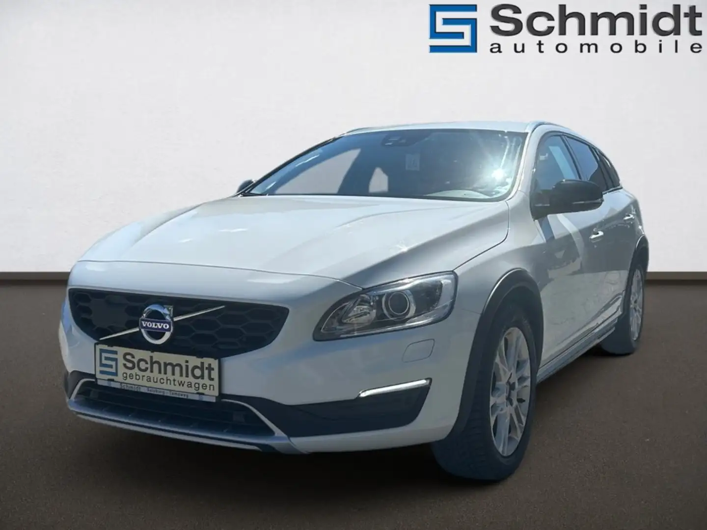 Volvo V60 Cross Country D3 Kinetic Geartronic Weiß - 1